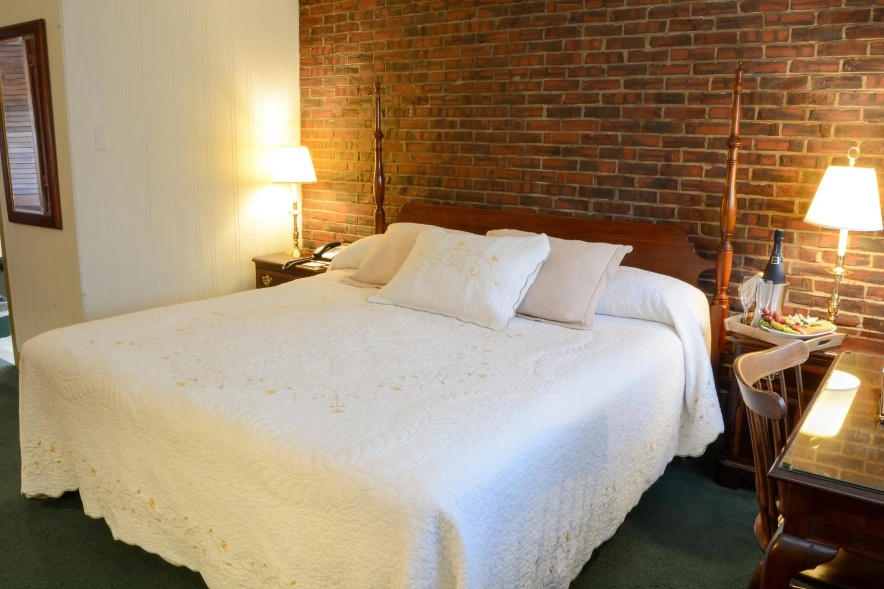 Bed in Lamies Inn & The Old Salt Tavern