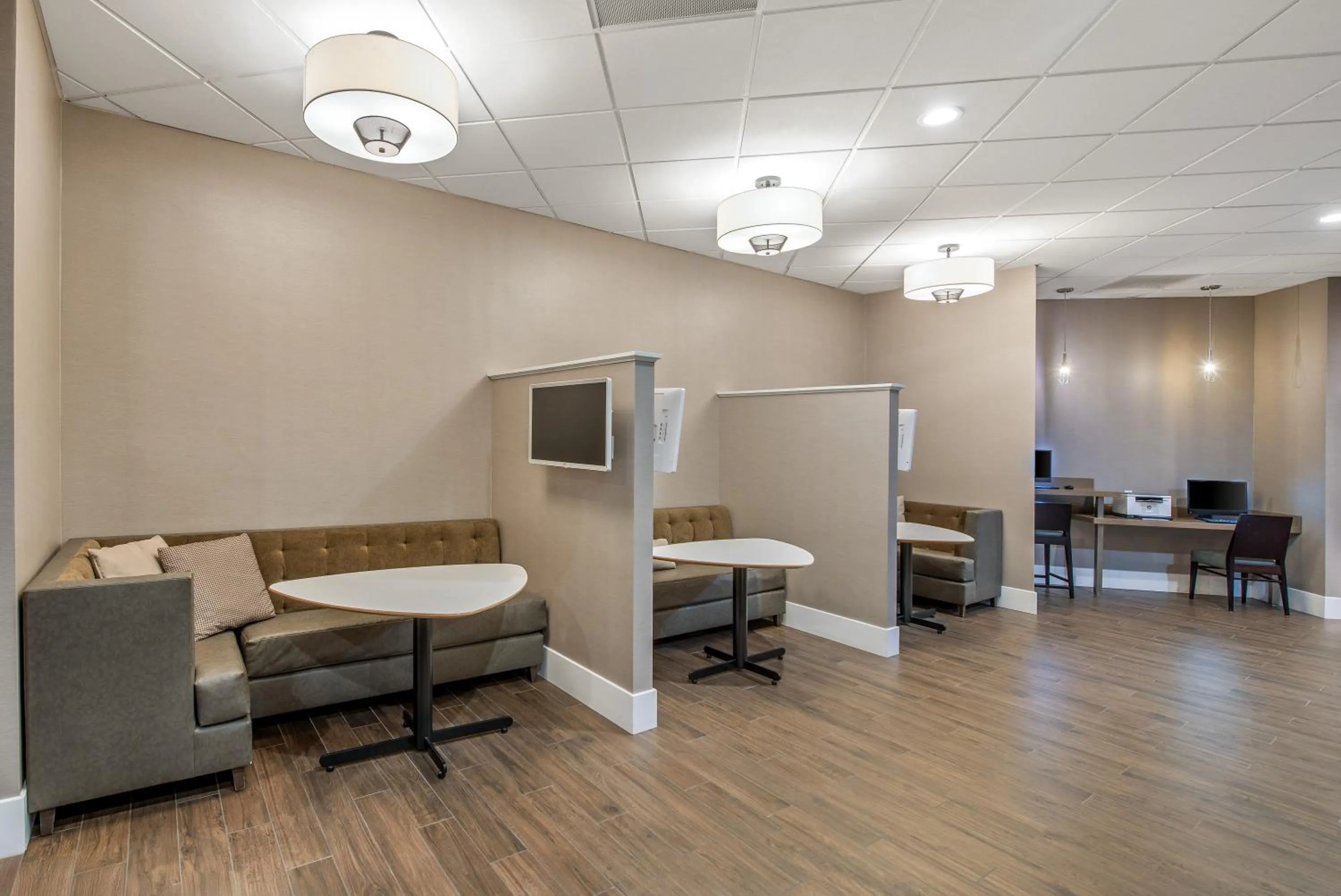 TV and multimedia in Staybridge Suites Oxnard - River Ridge by IHG