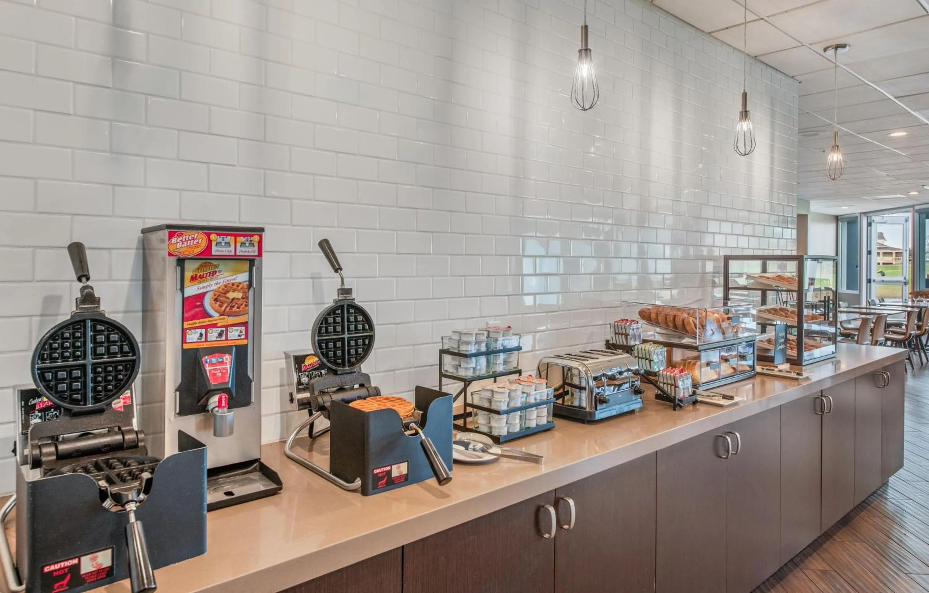 Food and drinks in Staybridge Suites Oxnard - River Ridge by IHG