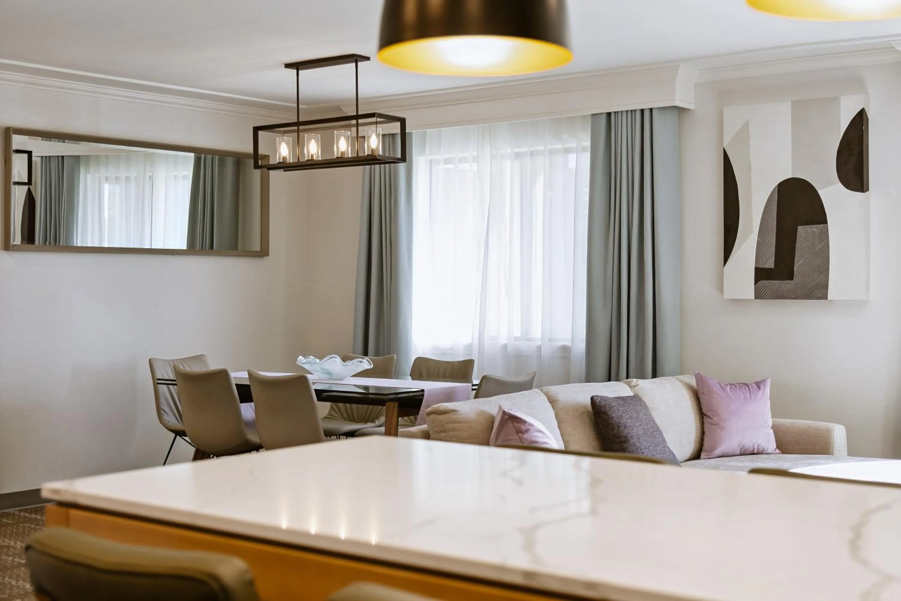 Dining area in Staybridge Suites Oxnard - River Ridge by IHG