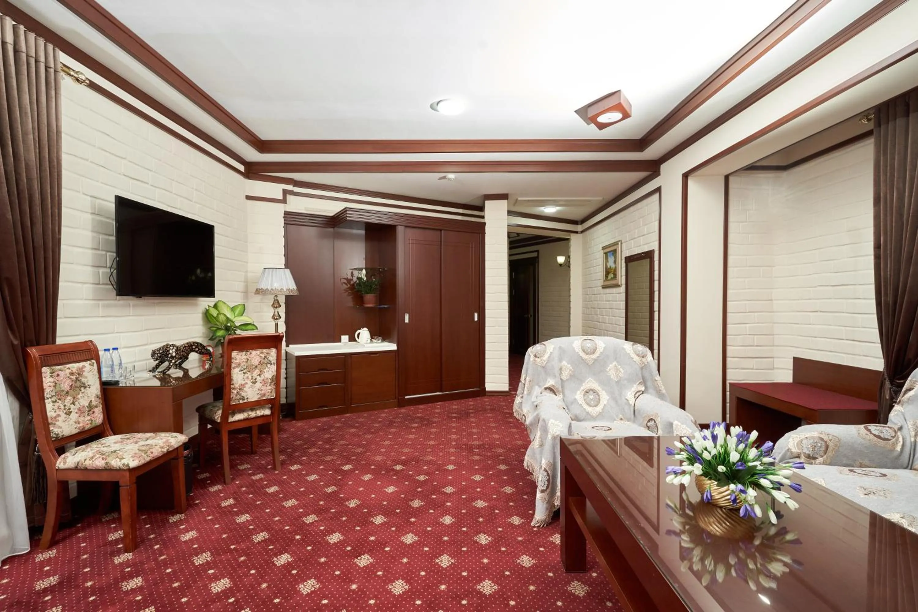 TV and multimedia in Rakat Plaza