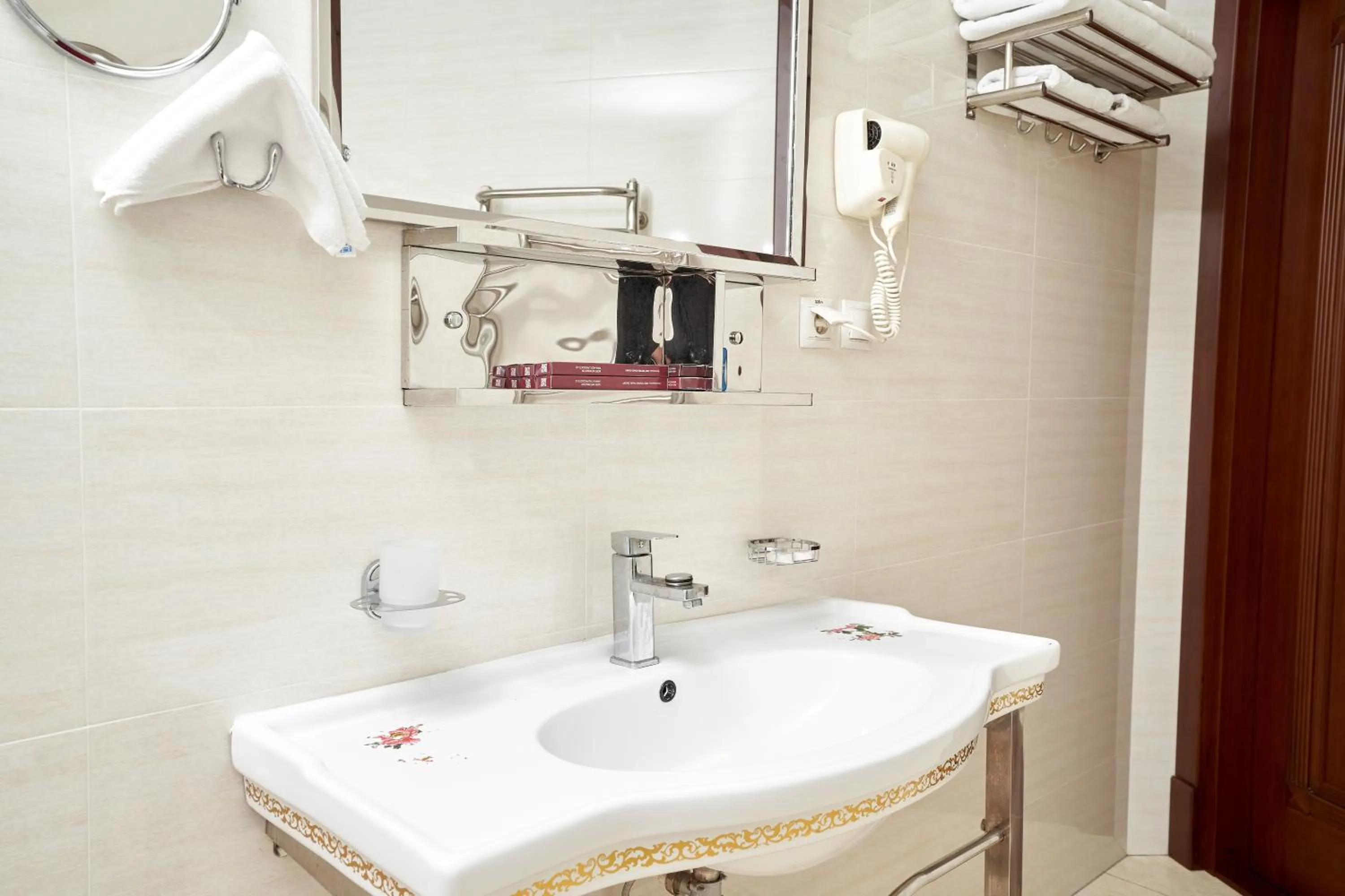 Bathroom in Rakat Plaza