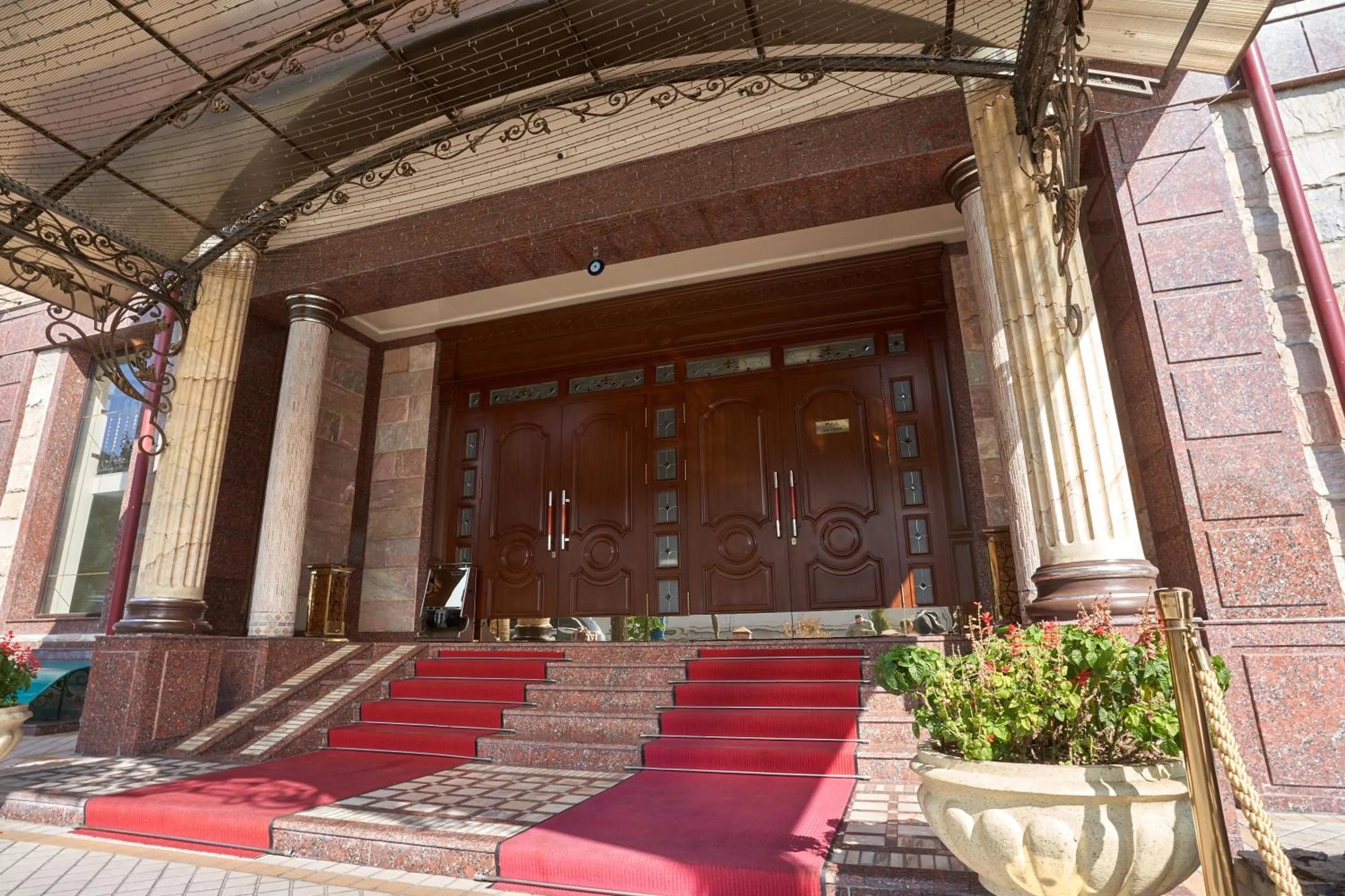 Facade/entrance in Rakat Plaza