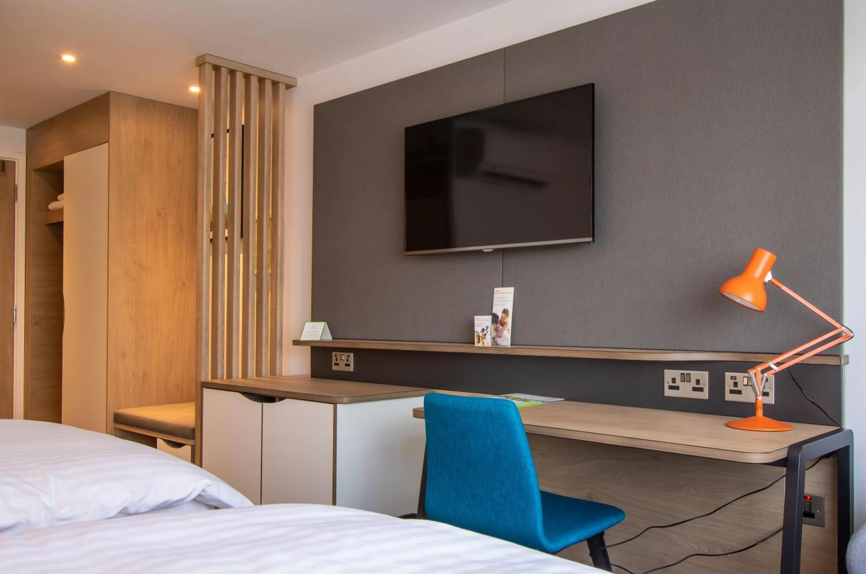 Photo of the whole room, Bed in Holiday Inn - Leicester - Wigston by IHG