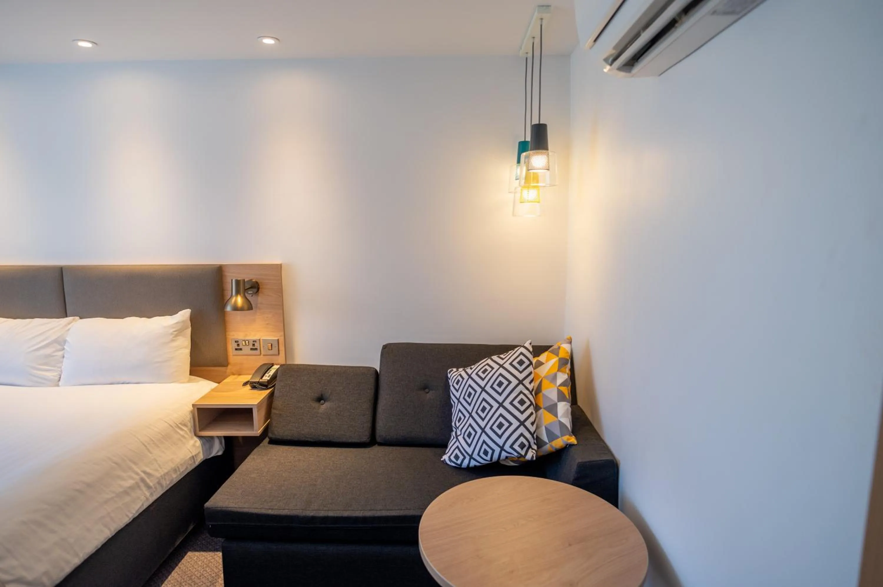 Photo of the whole room, Bed in Holiday Inn - Leicester - Wigston by IHG