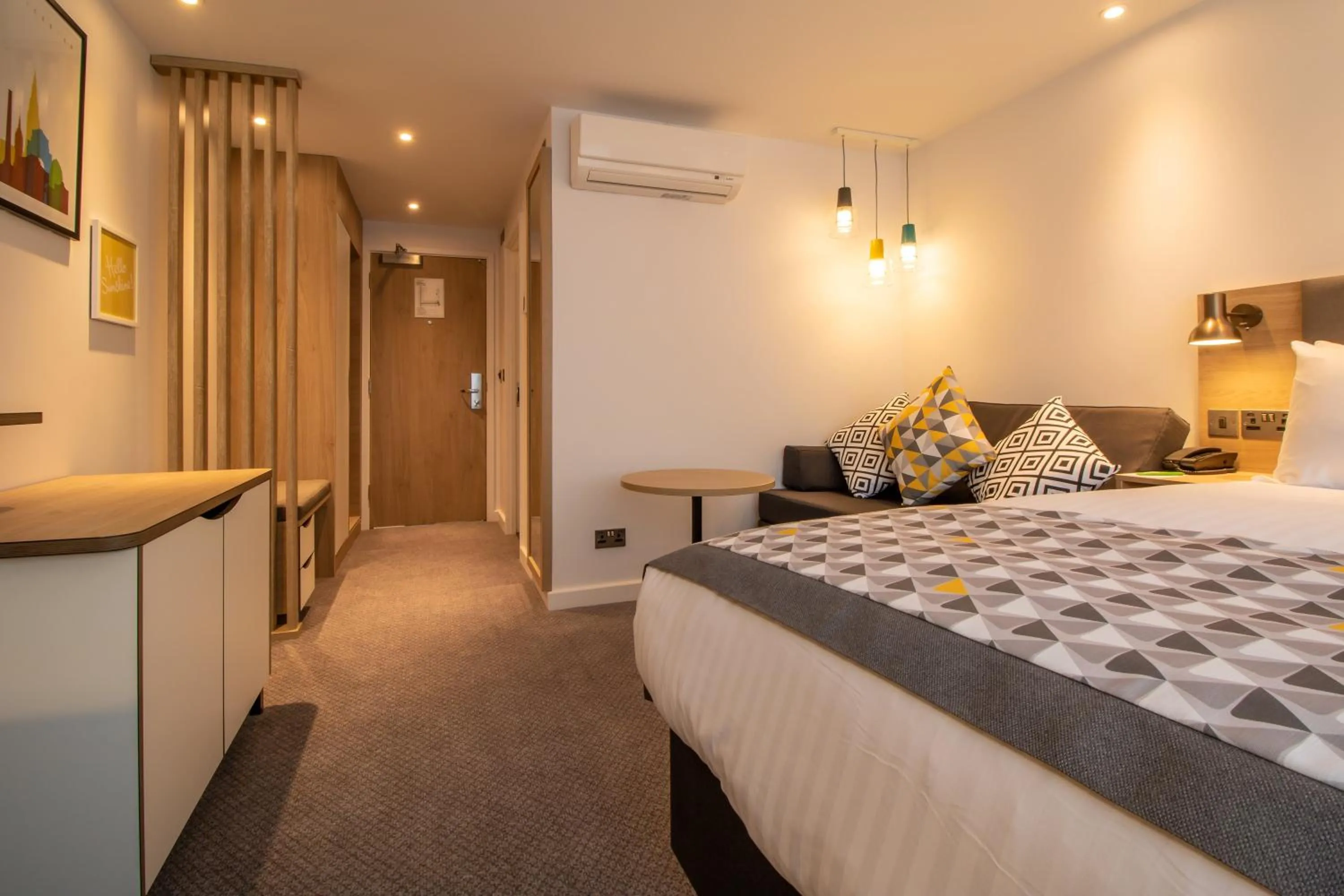 Photo of the whole room, Bed in Holiday Inn - Leicester - Wigston by IHG