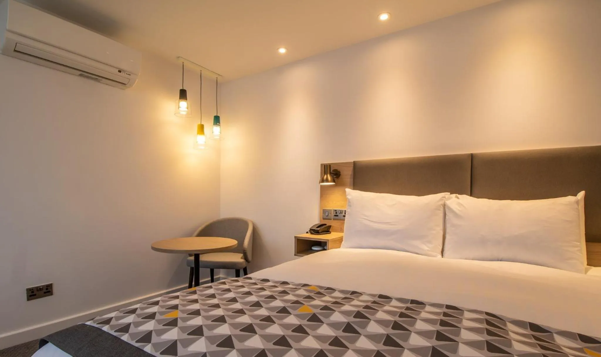 Photo of the whole room, Bed in Holiday Inn - Leicester - Wigston by IHG