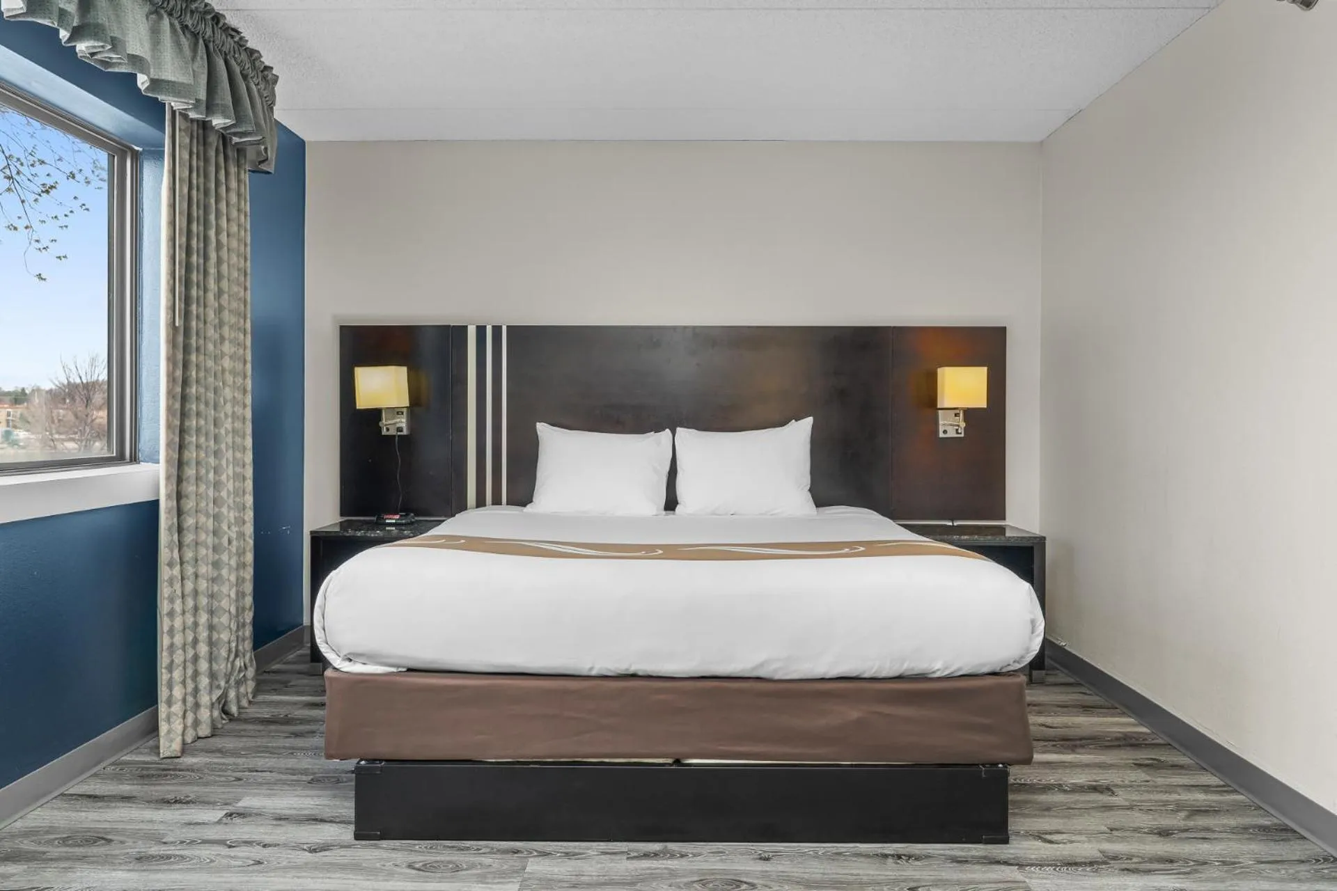 Bed in Quality Inn & Suites Mall of America - MSP Airport