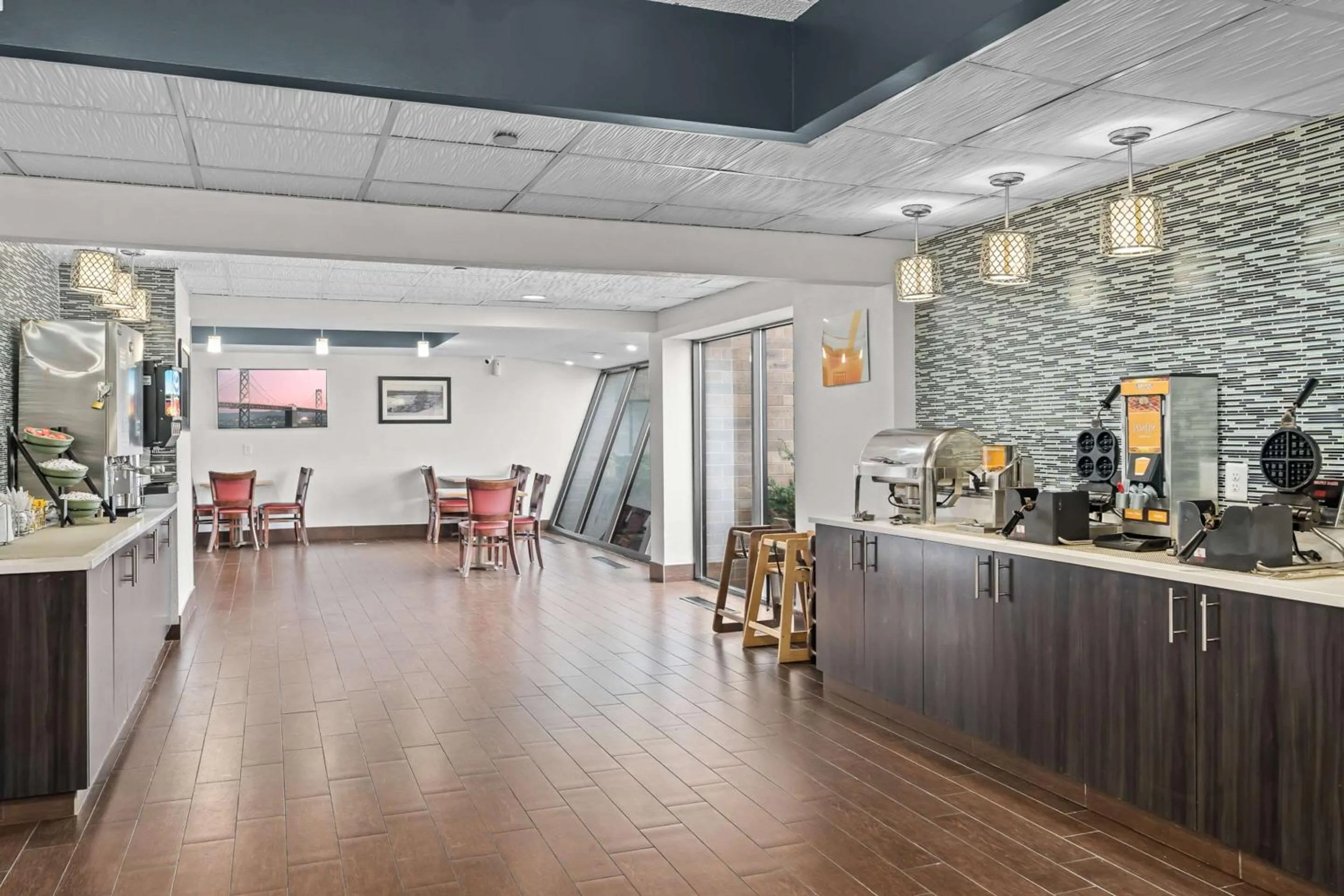 Breakfast in Quality Inn & Suites Mall of America - MSP Airport