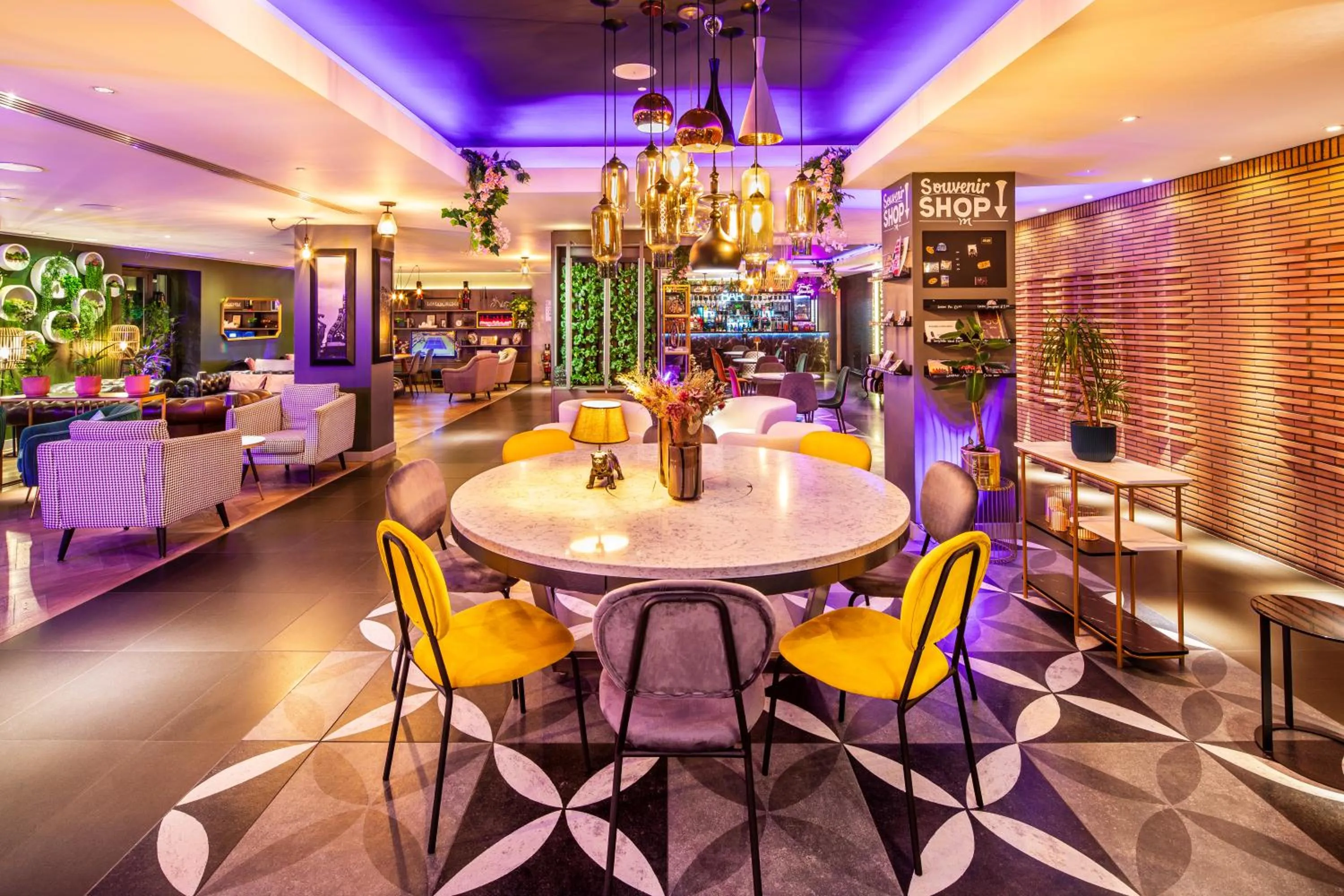 Lobby or reception in Mercure London Bridge