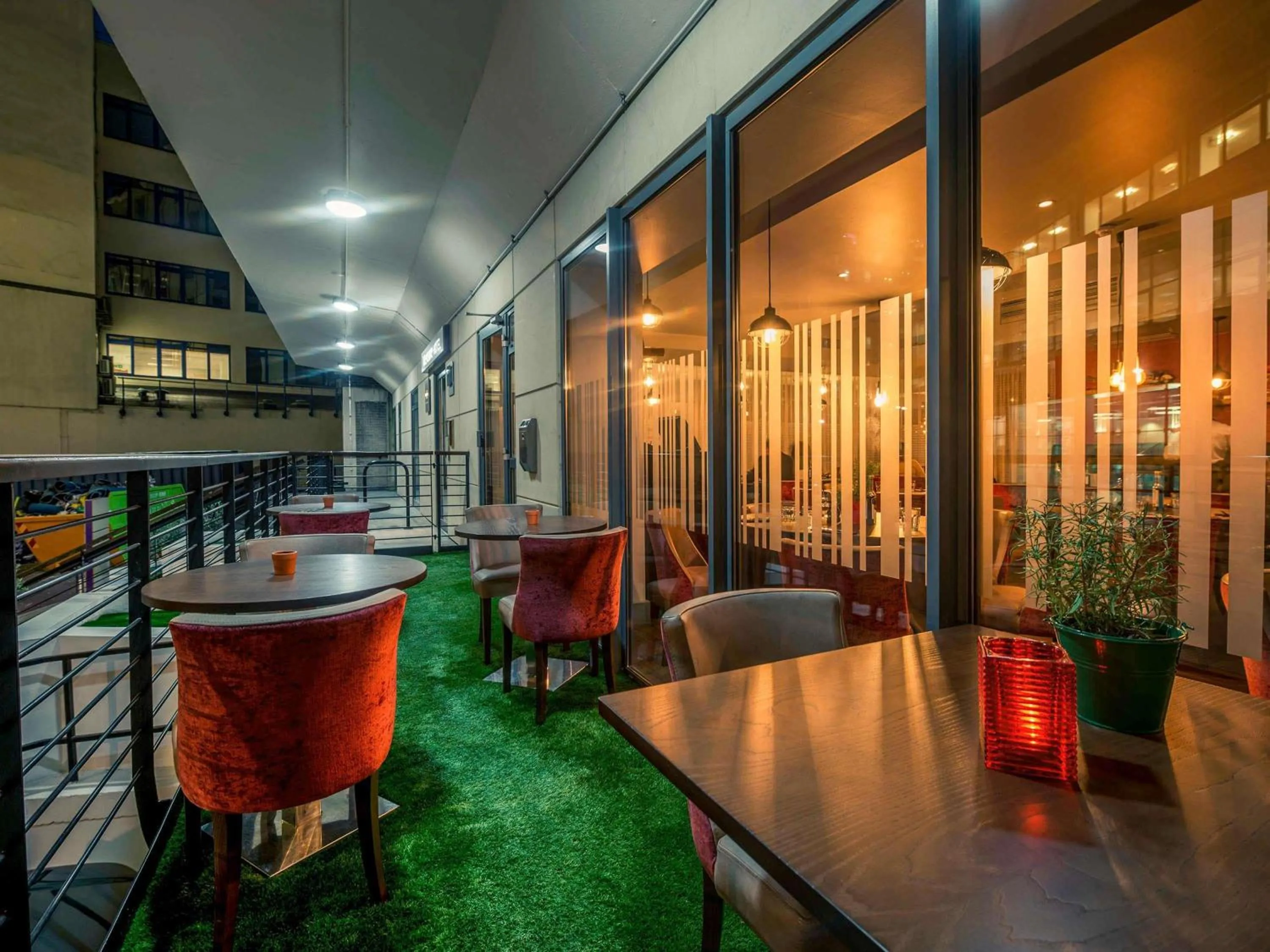 Restaurant/places to eat in Mercure London Bridge