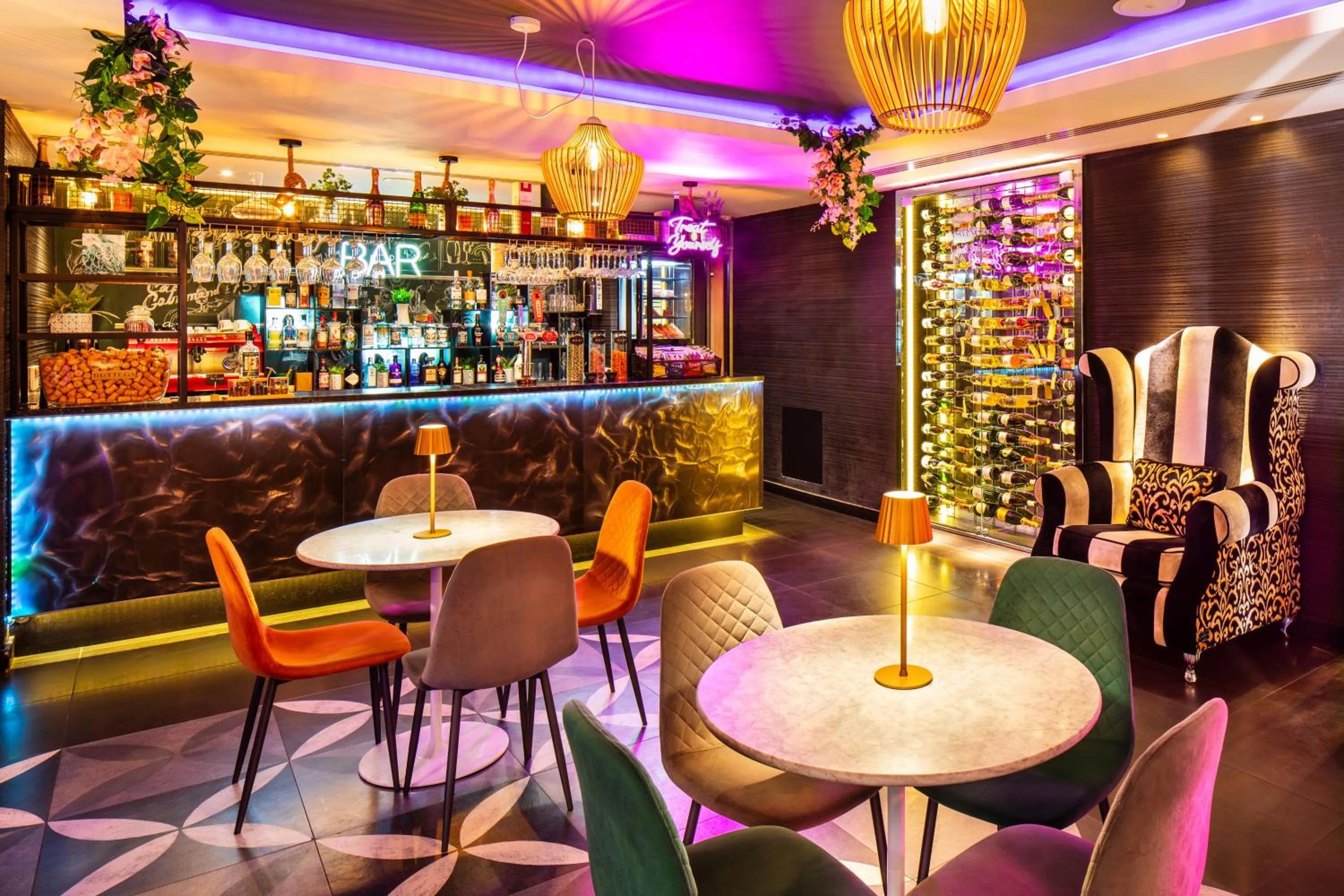 Lounge or bar in Mercure London Bridge