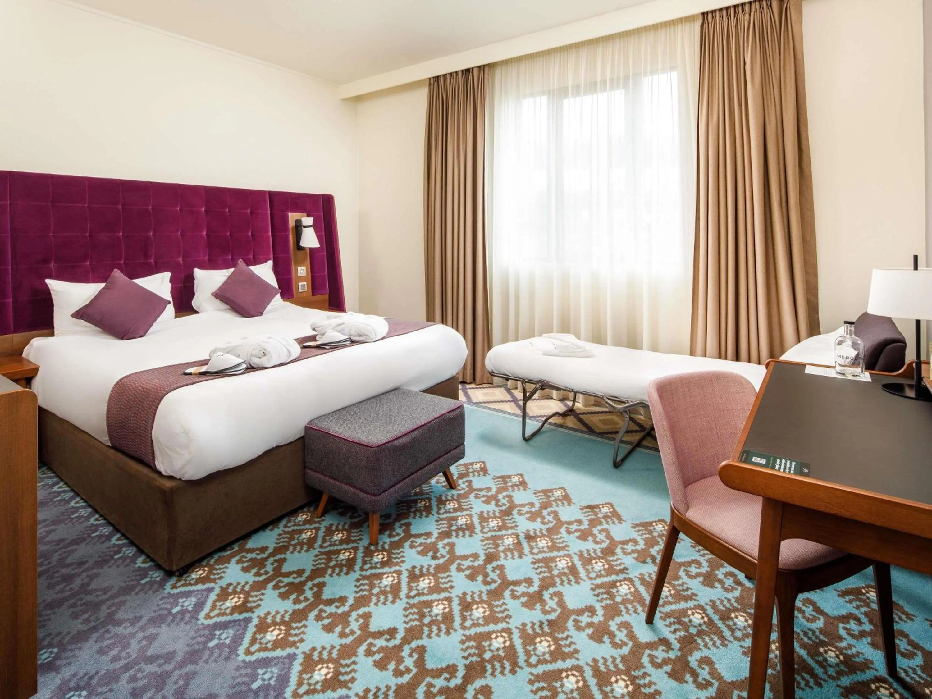 Bedroom, Bed in Mercure London Bridge