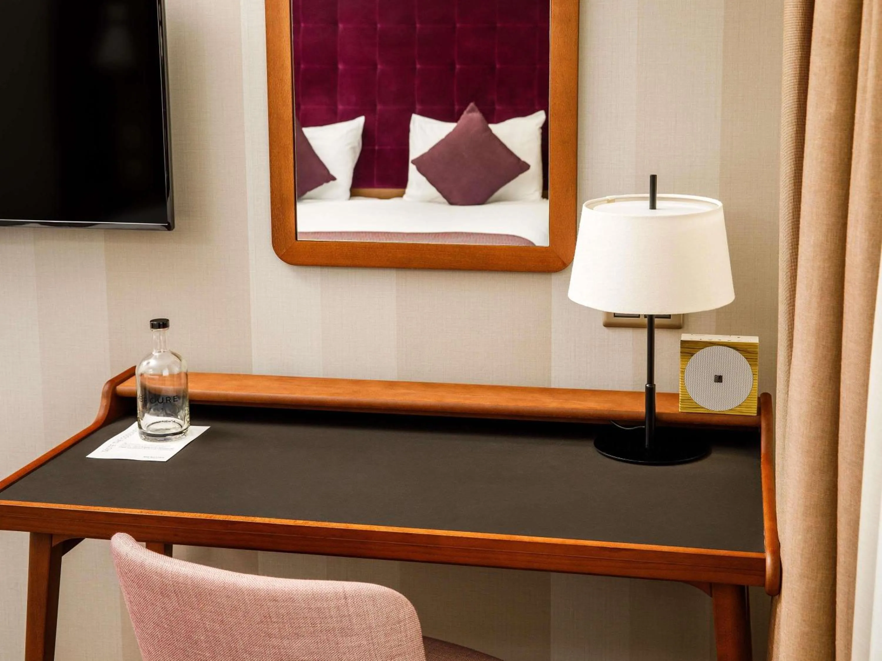 Bedroom, Bed in Mercure London Bridge