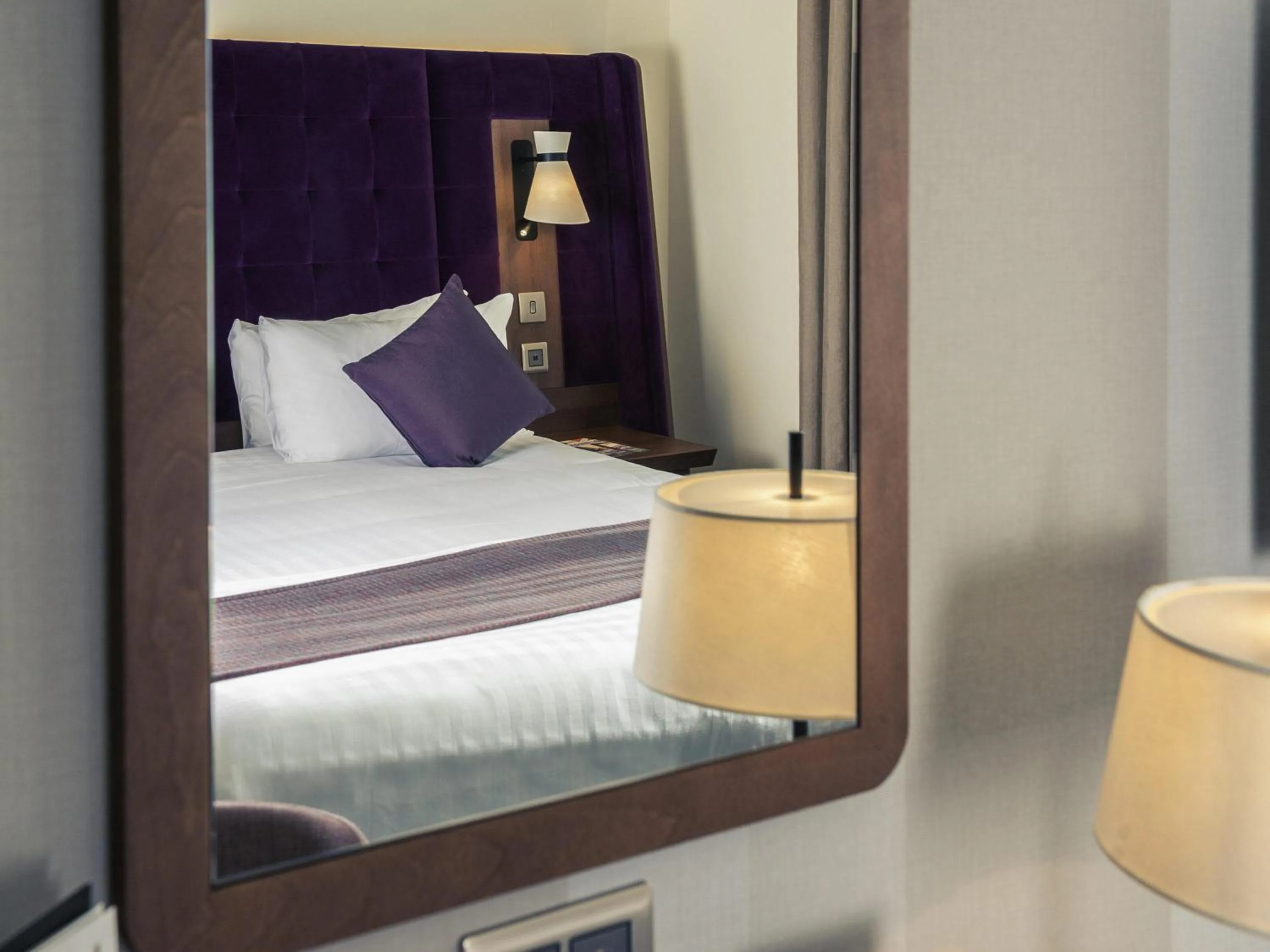 Bedroom, Bed in Mercure London Bridge