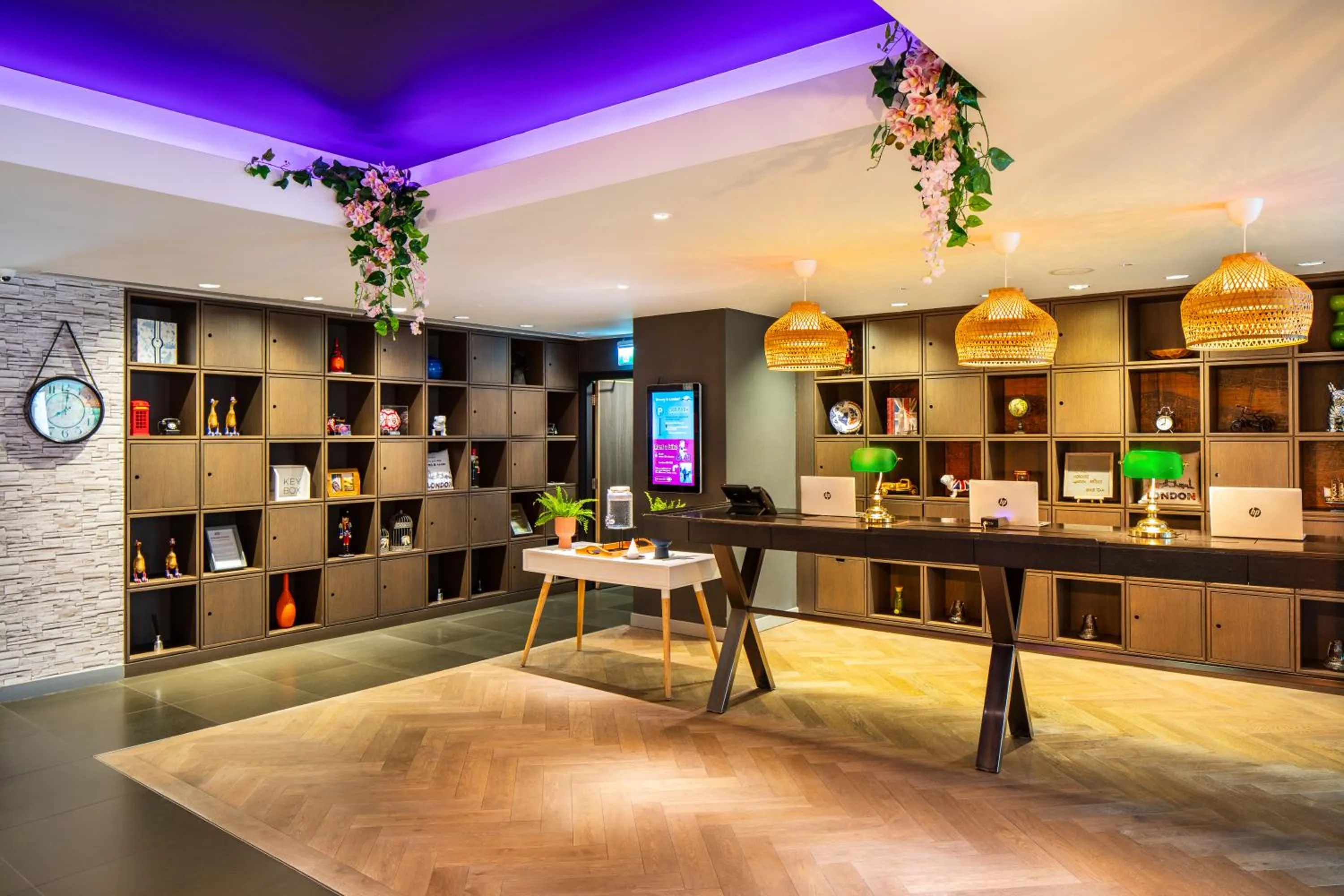 Lobby or reception in Mercure London Bridge