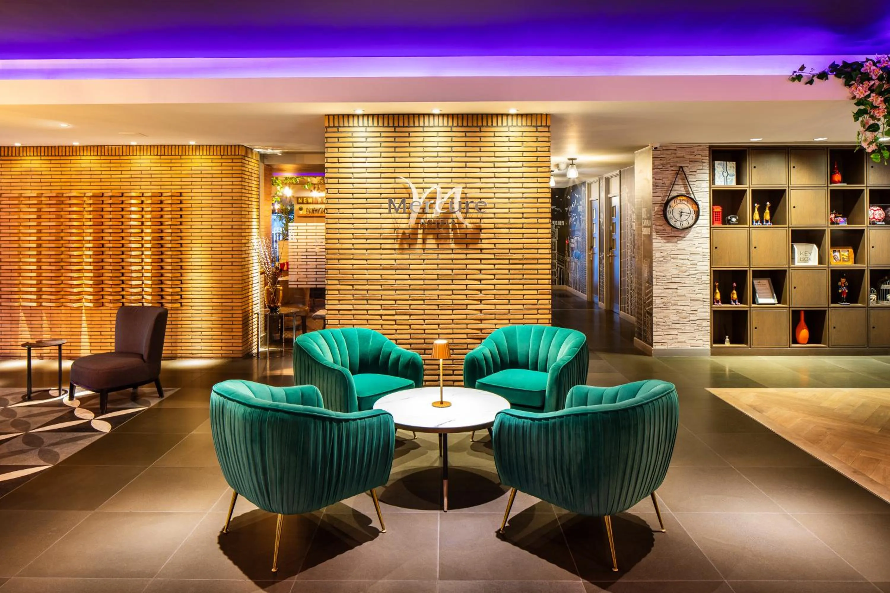 Lobby or reception in Mercure London Bridge