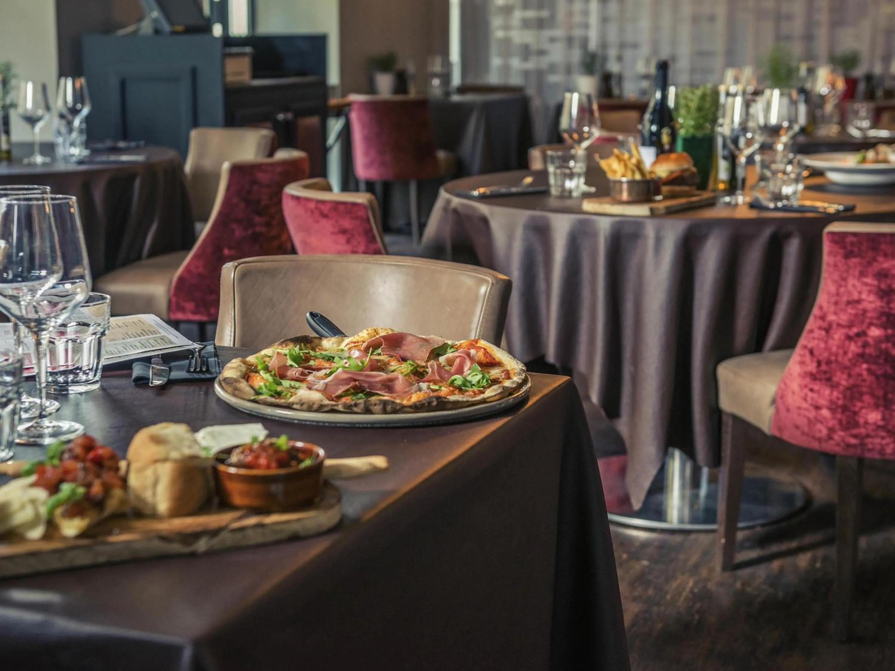 Restaurant/places to eat in Mercure London Bridge