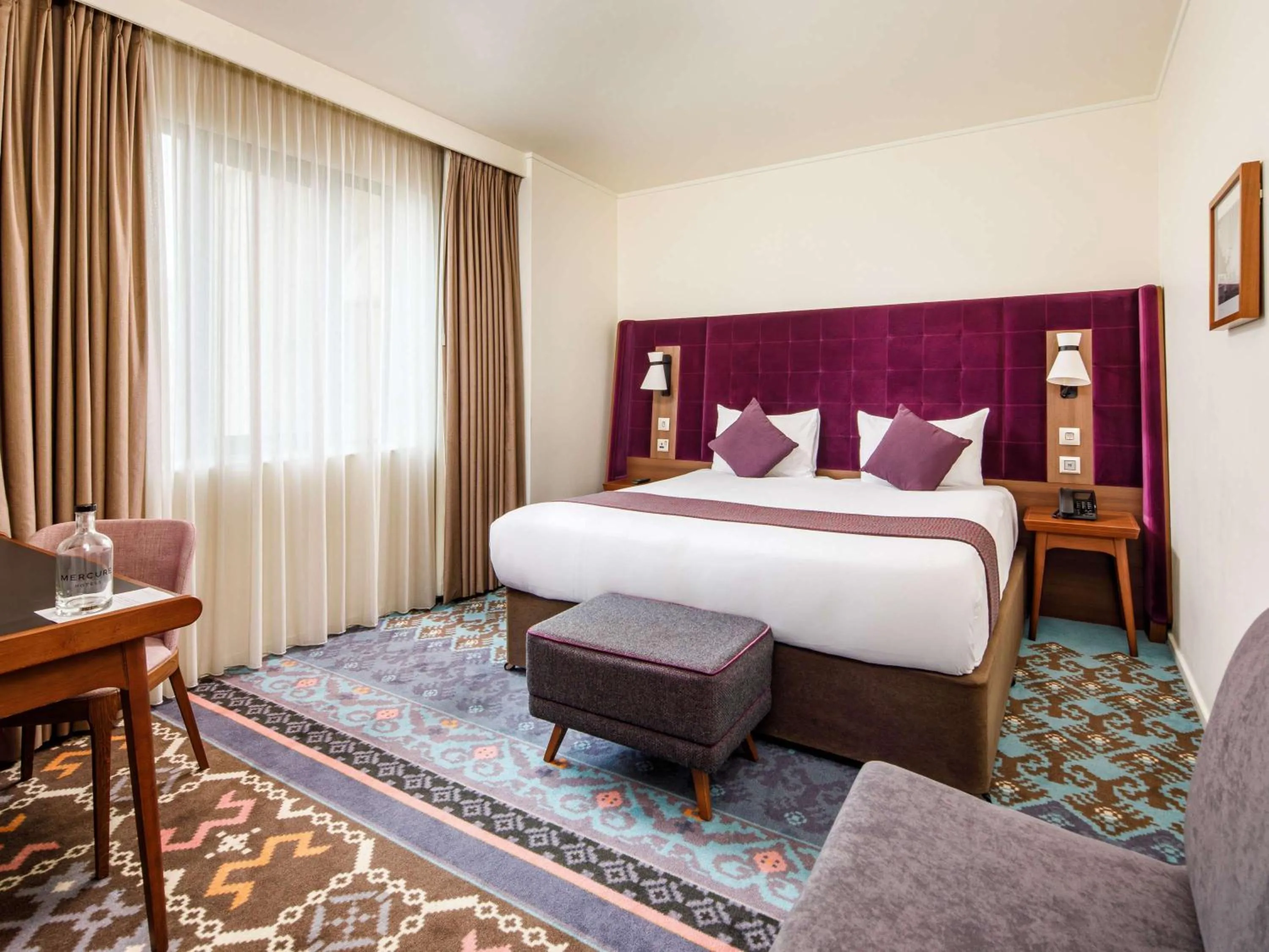 Superior Queen or Twin Room with Convertible Sofa in Mercure London Bridge