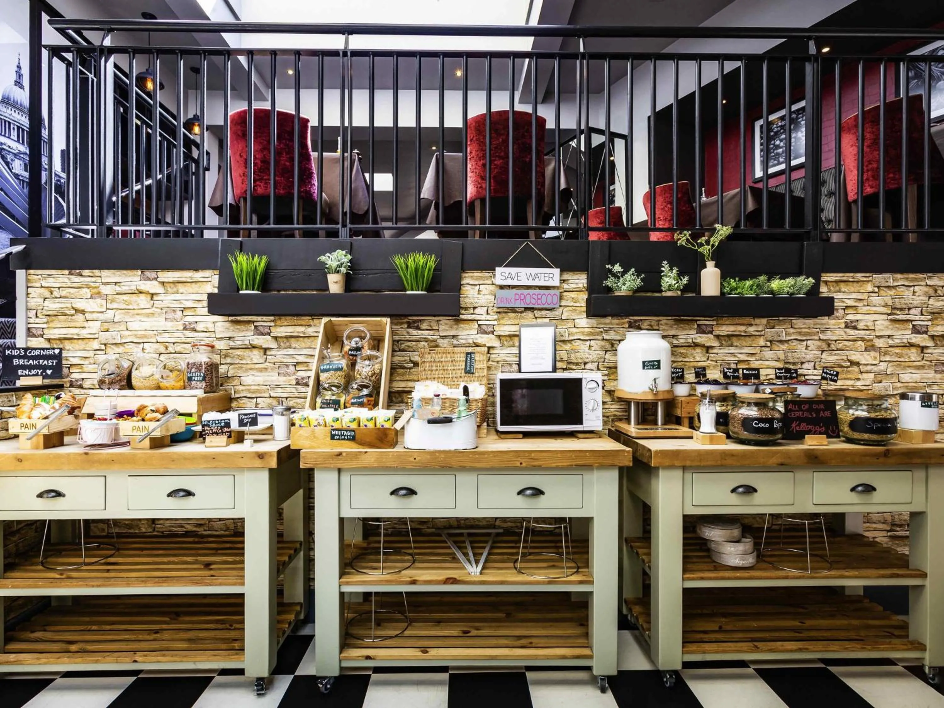 Breakfast in Mercure London Bridge