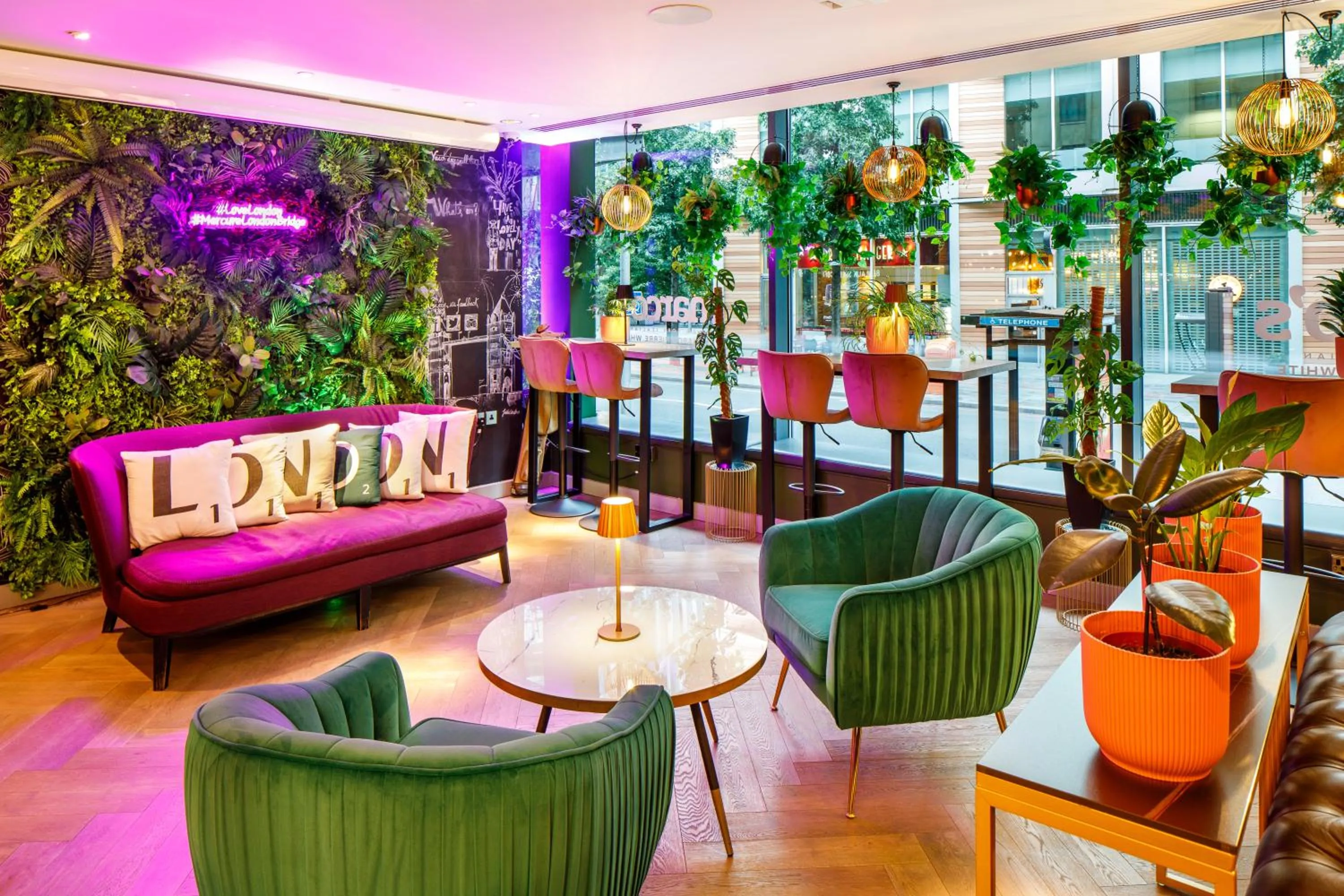 Lobby or reception in Mercure London Bridge