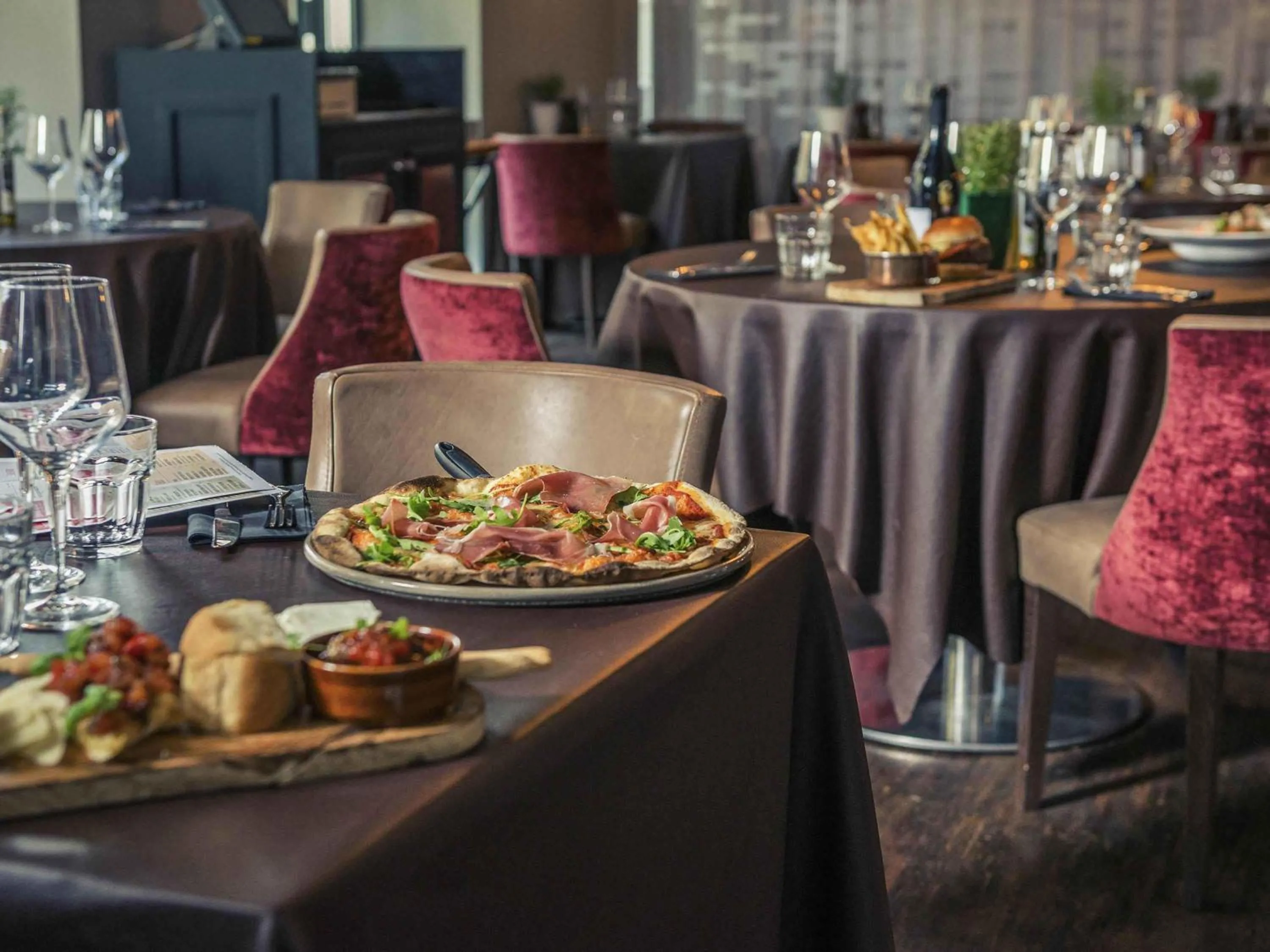 Restaurant/places to eat in Mercure London Bridge