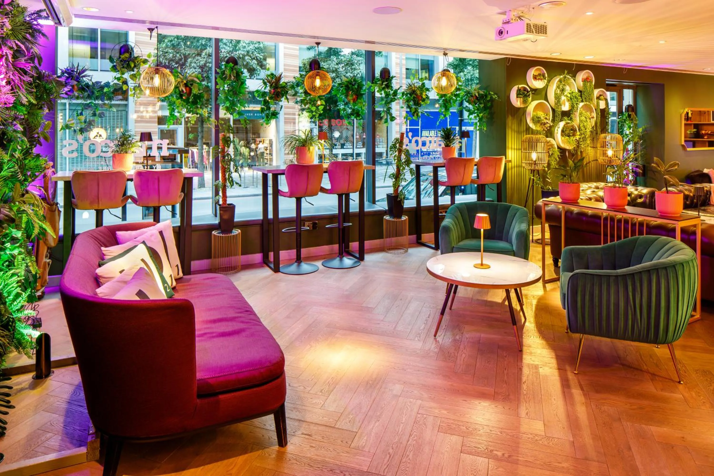 Lobby or reception in Mercure London Bridge