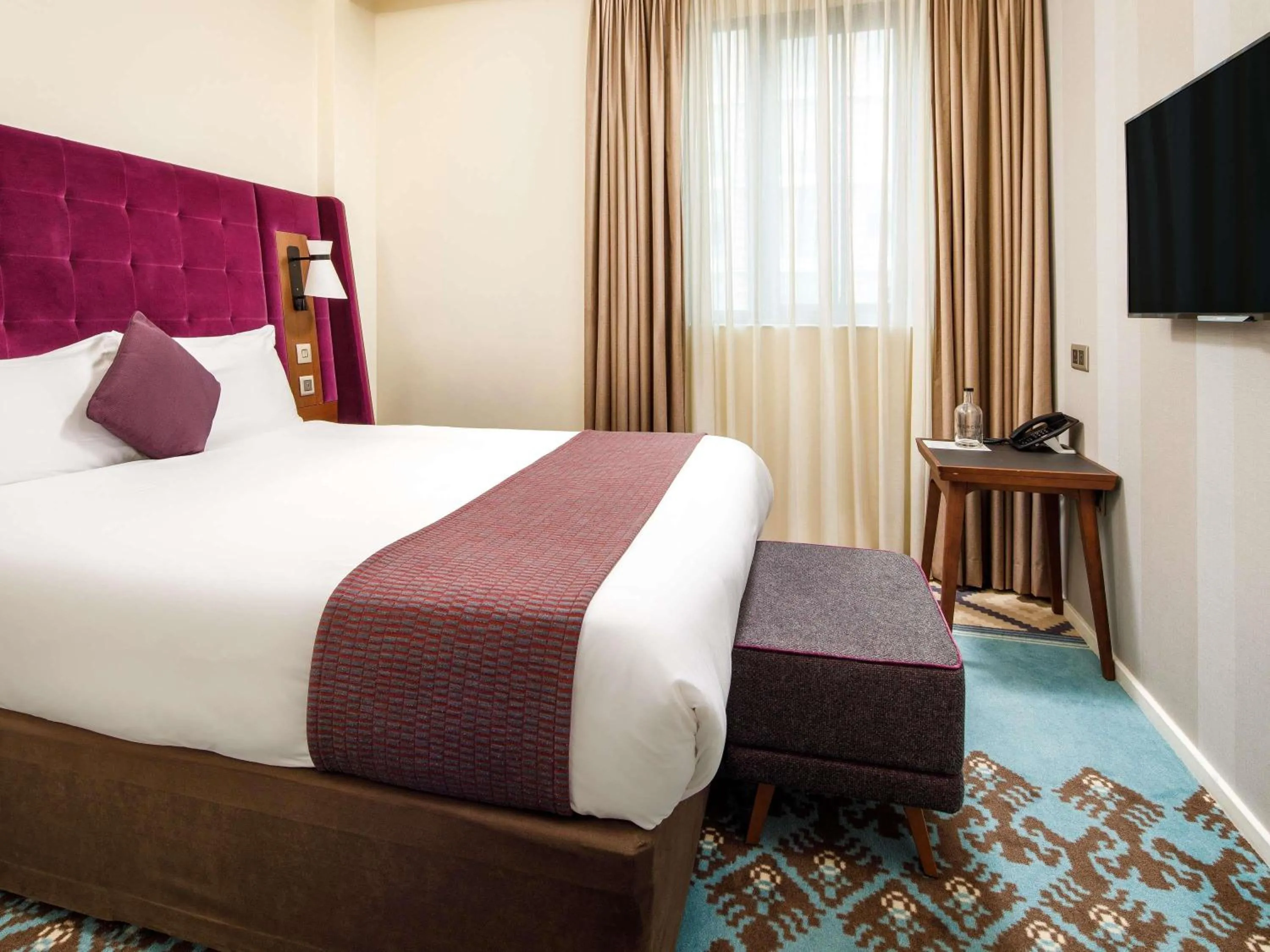 Bedroom, Bed in Mercure London Bridge