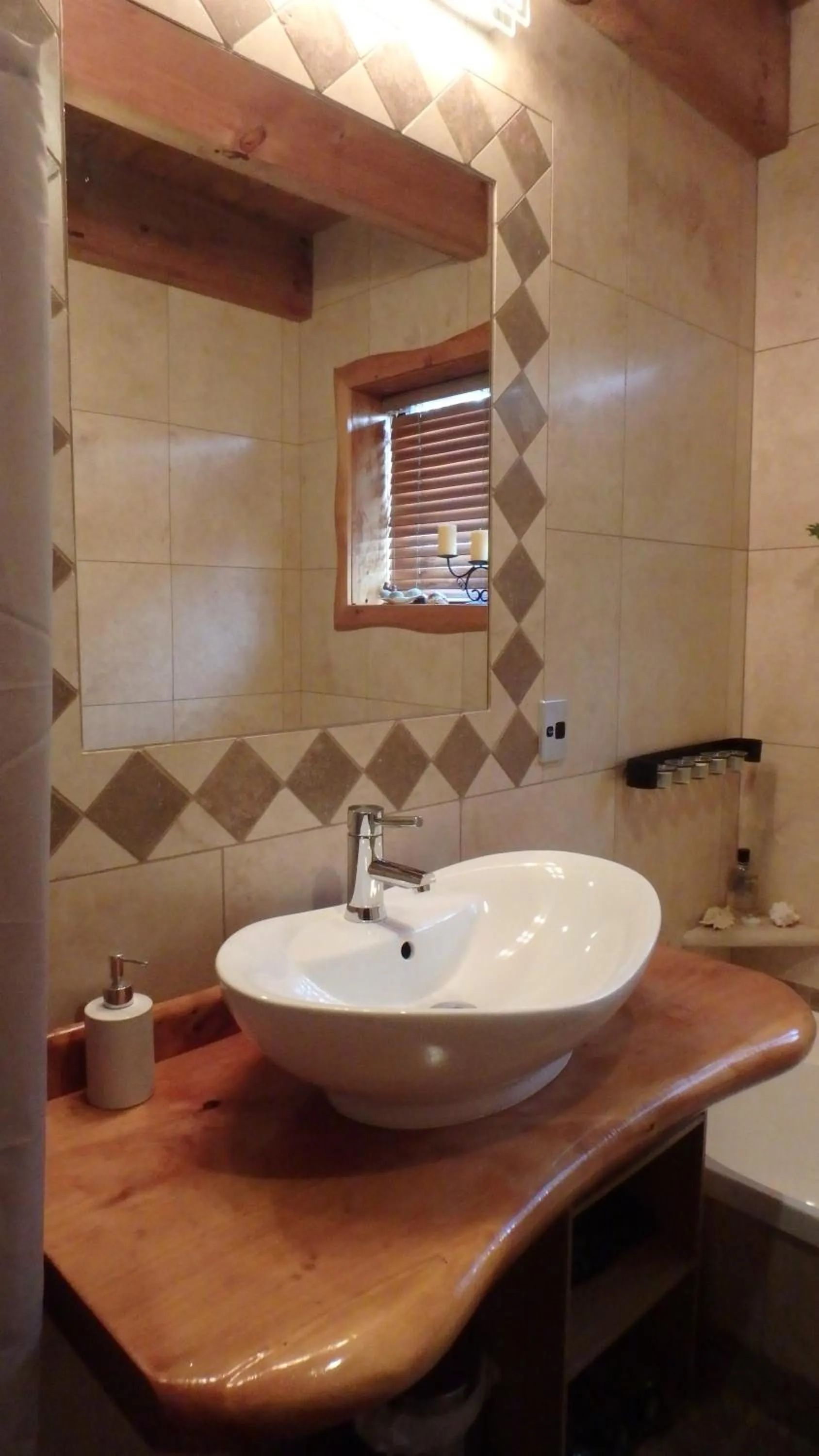 Shower in Tree House Lodge Bed & Breakfast