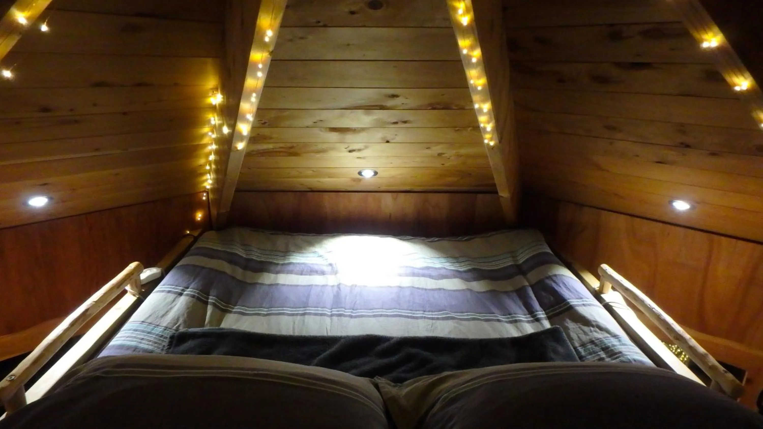 Bedroom, Bed in Tree House Lodge Bed & Breakfast