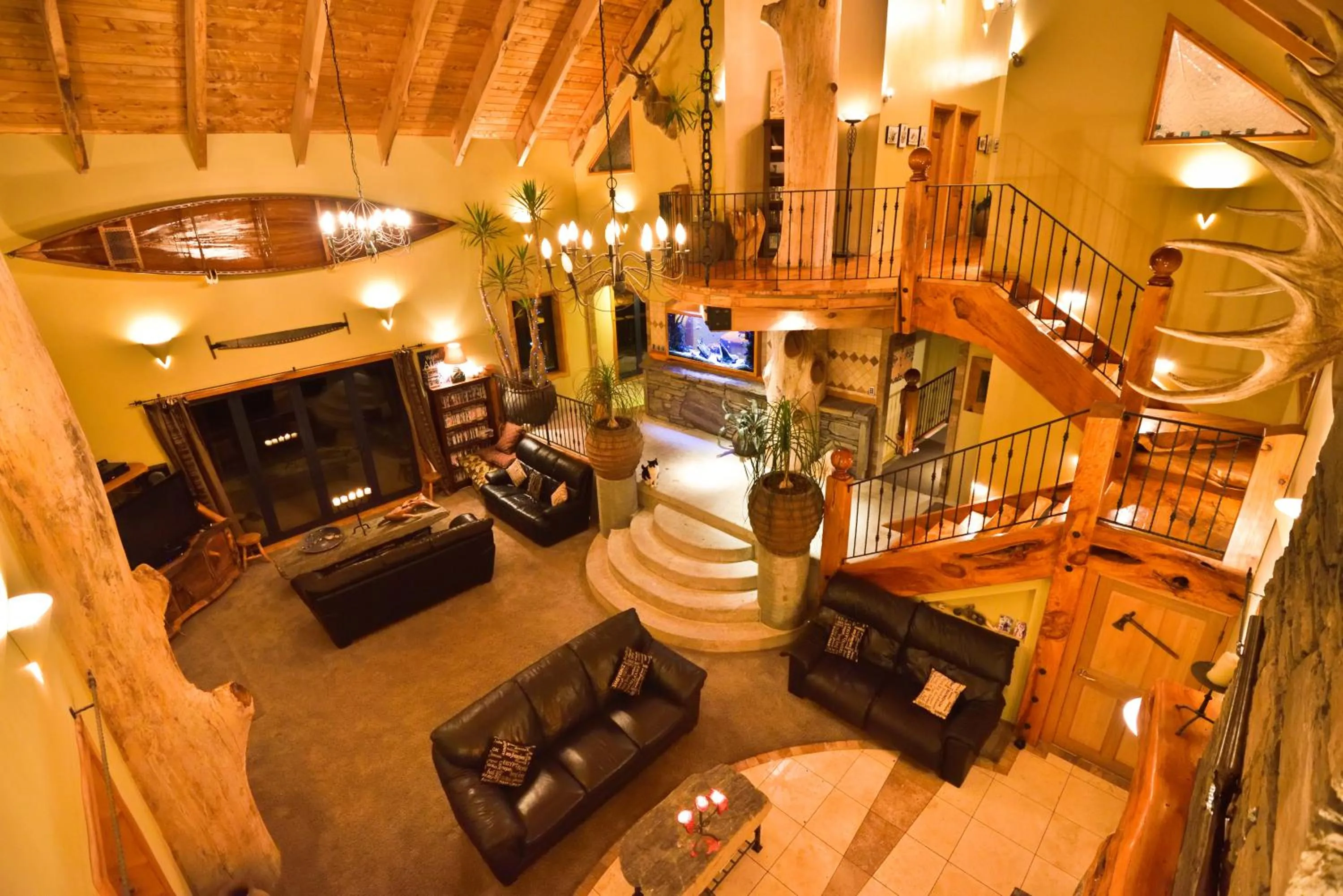 Communal lounge/ TV room in Tree House Lodge Bed & Breakfast