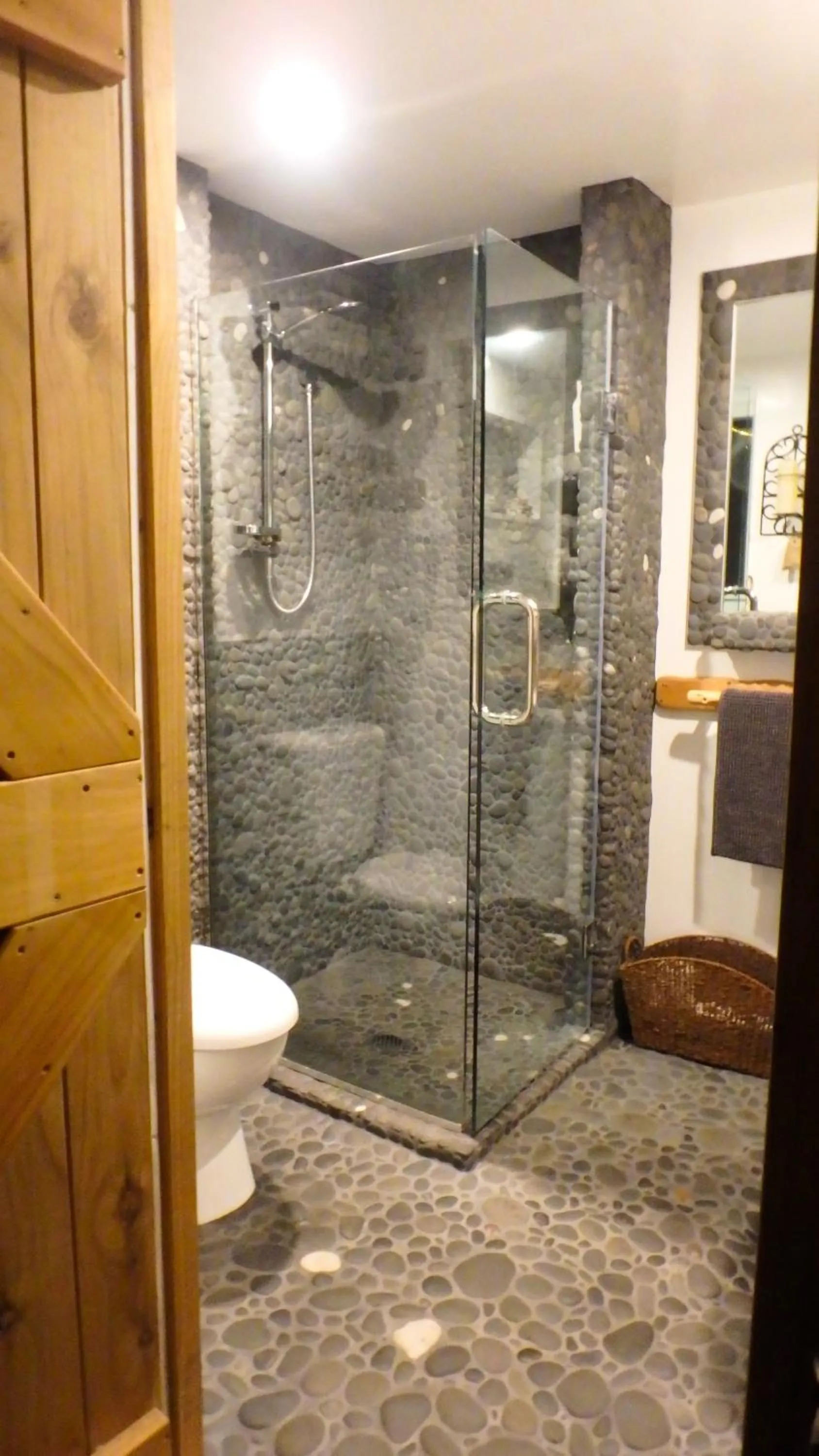 Shower in Tree House Lodge Bed & Breakfast