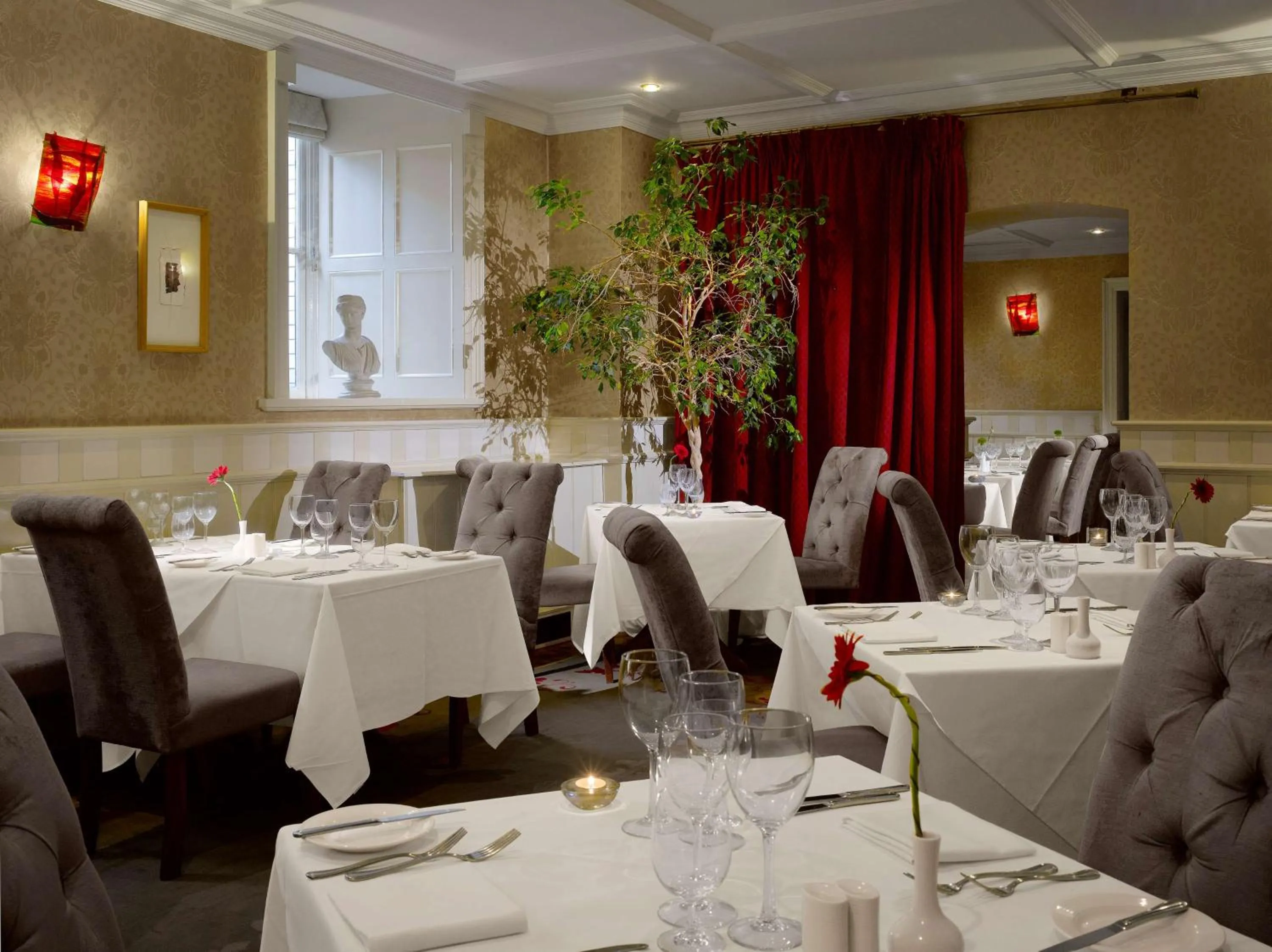 Restaurant/places to eat in Radisson Blu St. Helen's Hotel