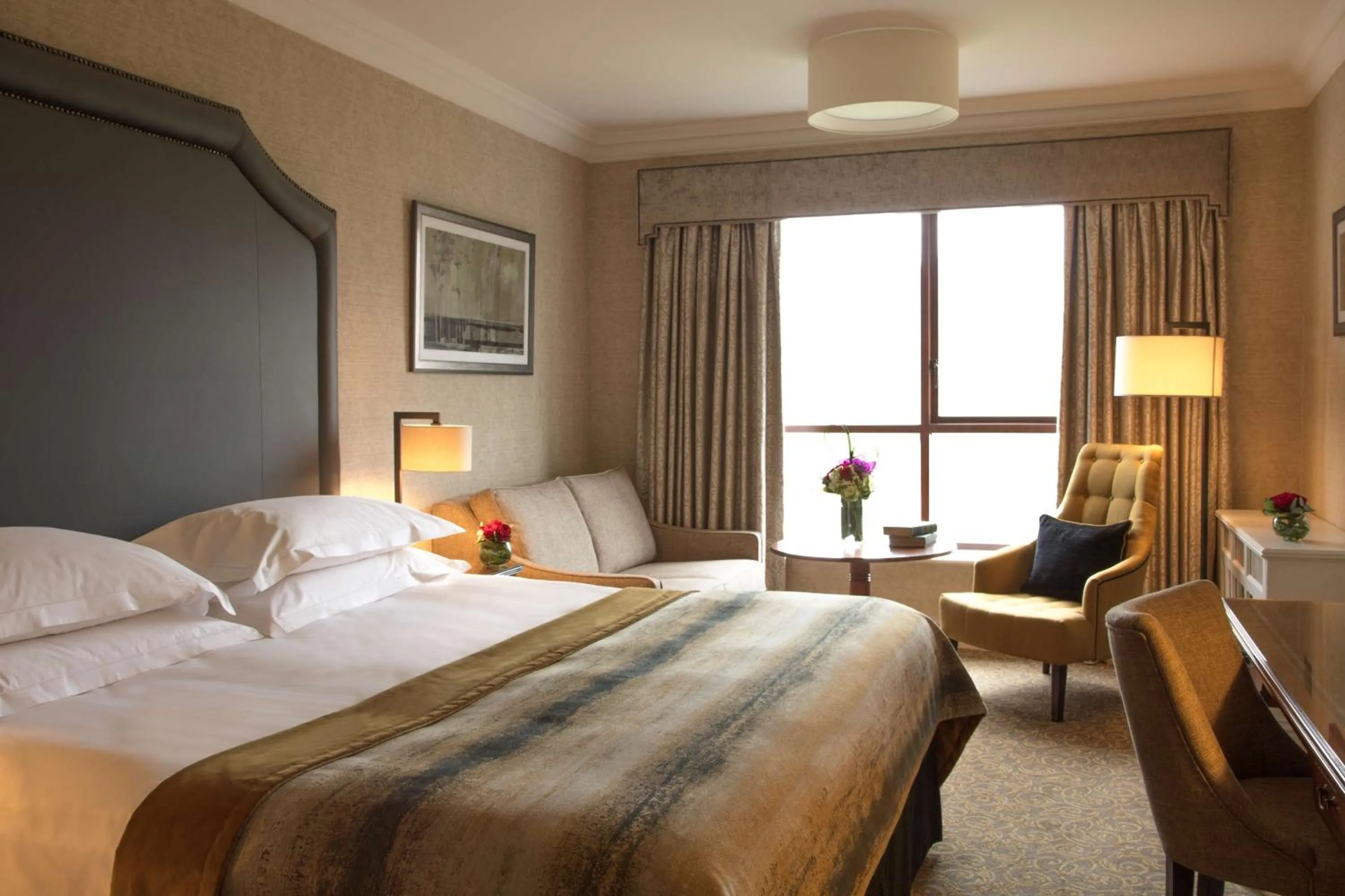 Photo of the whole room, Bed in Radisson Blu St. Helen's Hotel