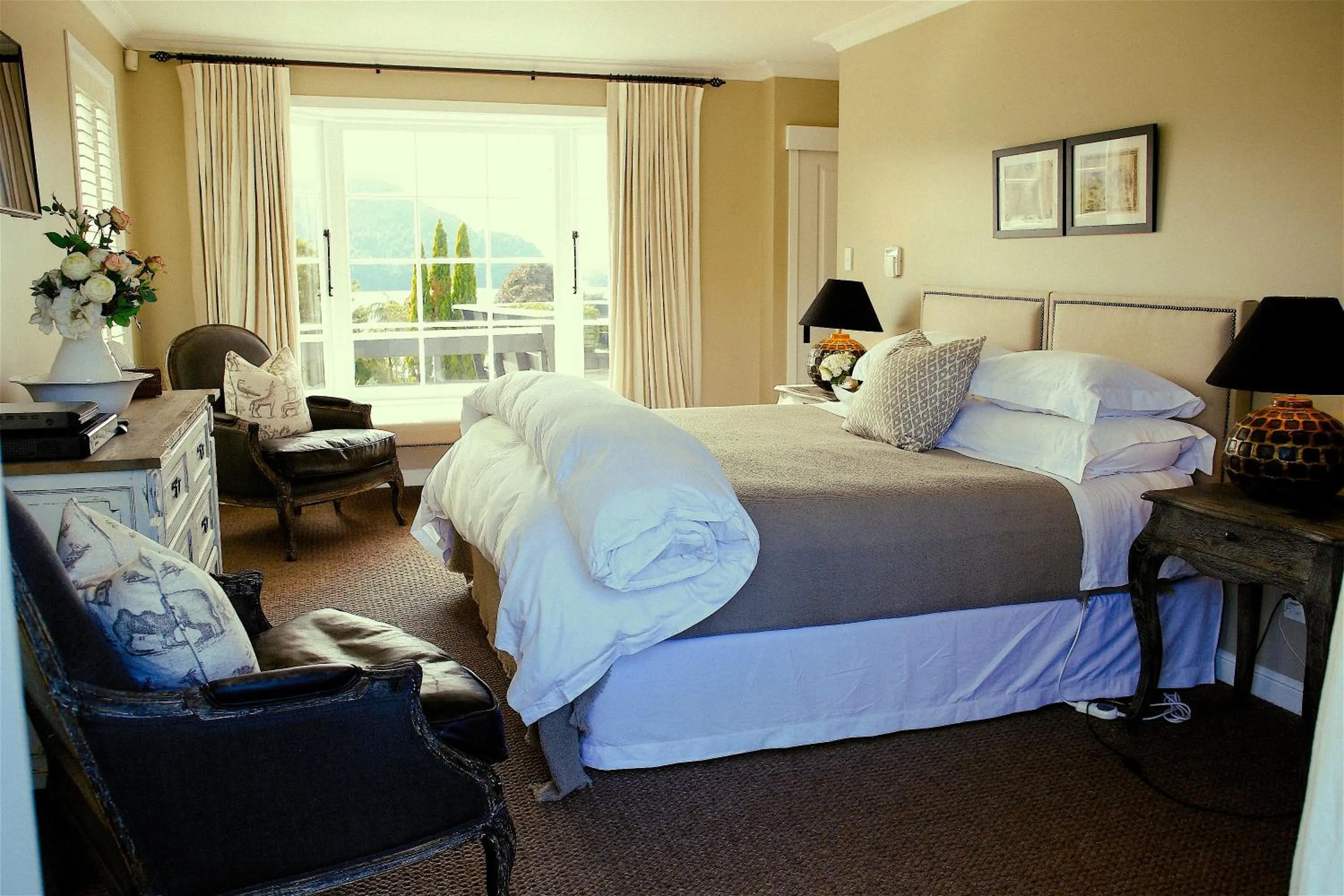 Bed in Ngamihi Lodge