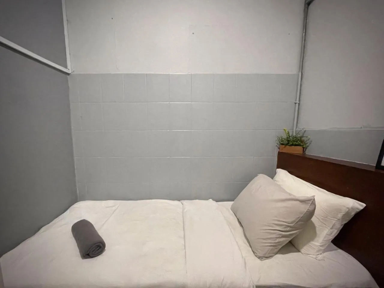 Bed in GRAYHAUS Guest House