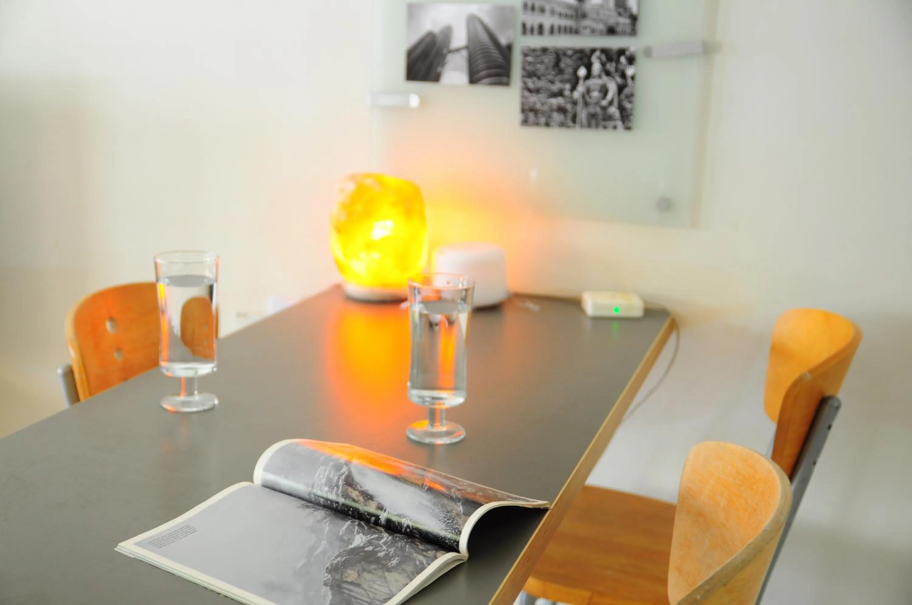 Lounge or bar in GRAYHAUS Guest House