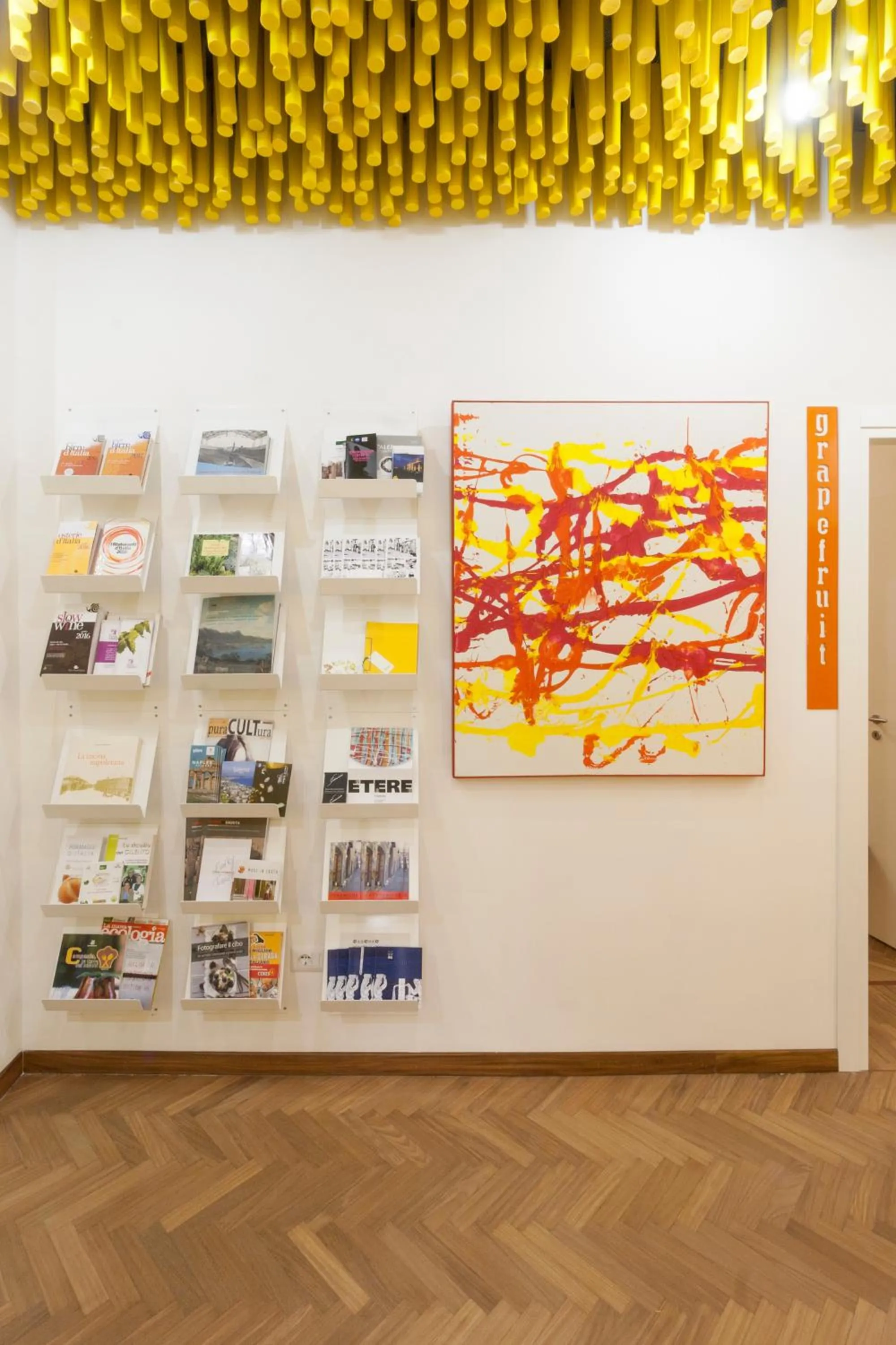 Communal lounge/ TV room in Limoncello Rooms