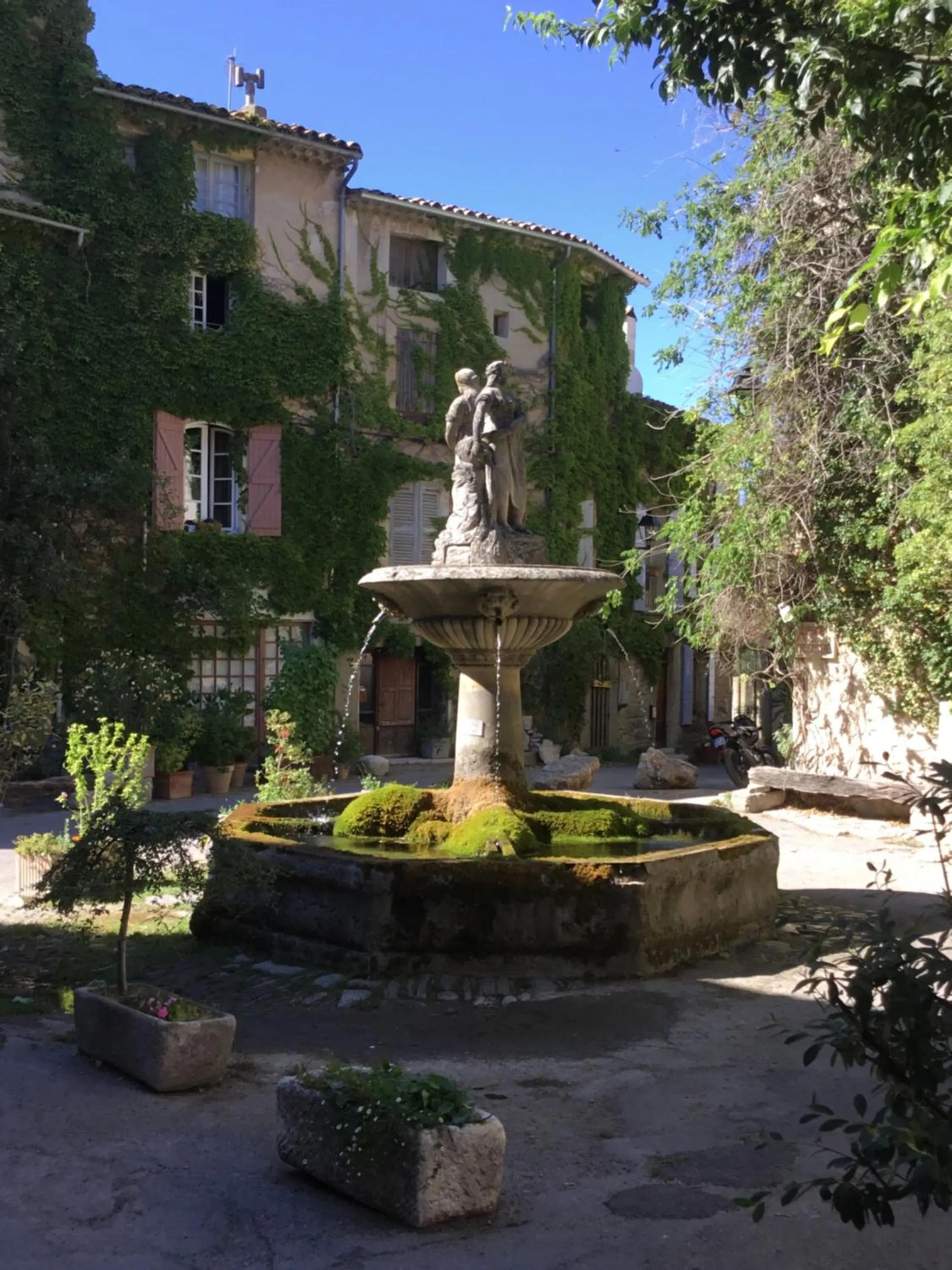 Neighbourhood in Le petit Figuier