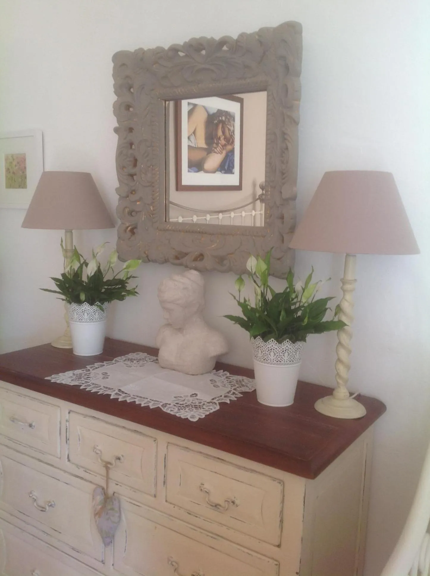 Decorative detail in Le petit Figuier