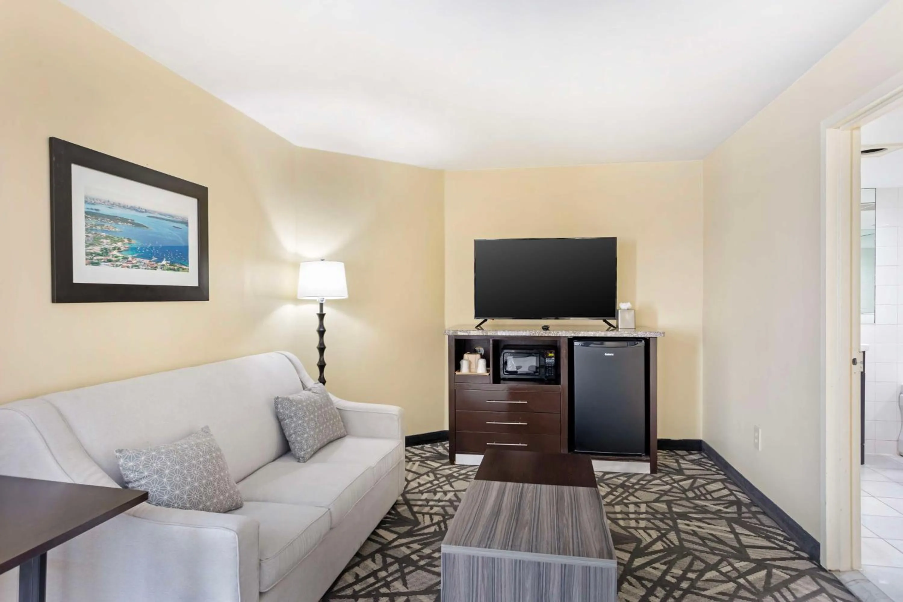 Bedroom in Best Western Atlantic City Beach Block