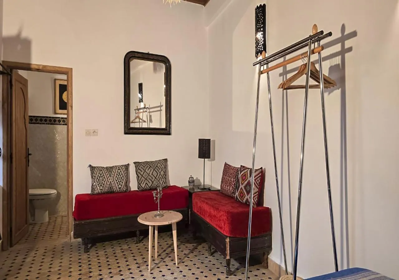 Decorative detail in Dar Le 44