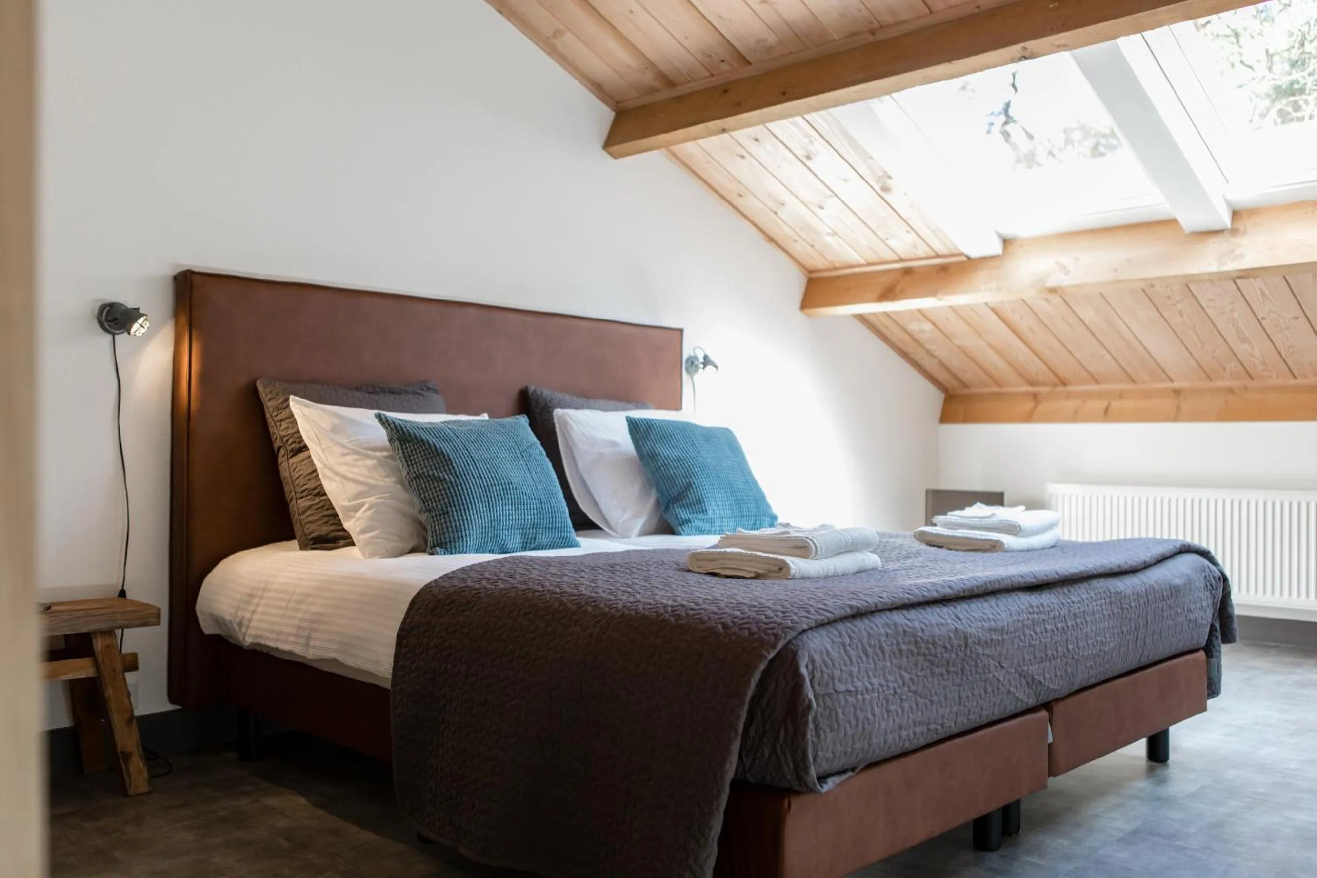 Photo of the whole room, Bed in In de Hei