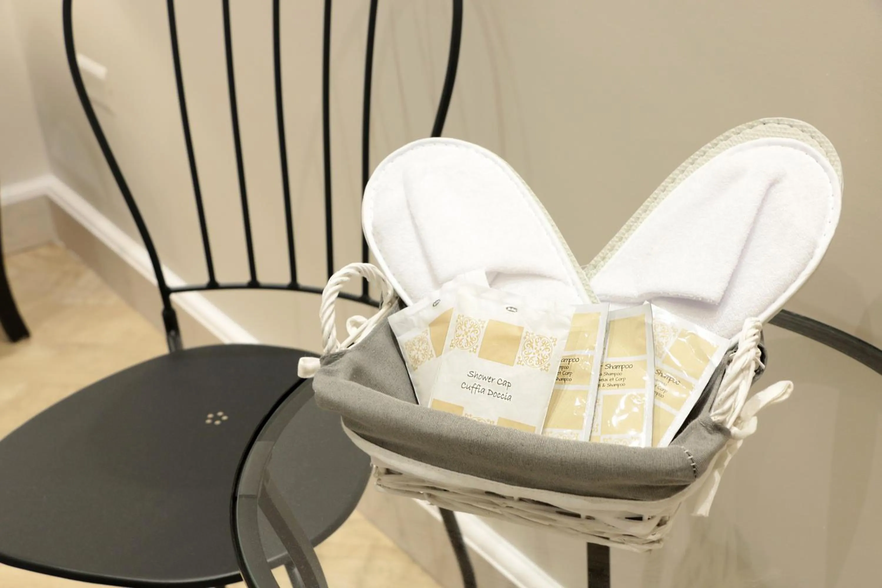 Decorative detail in La Scalinata di Chiaia