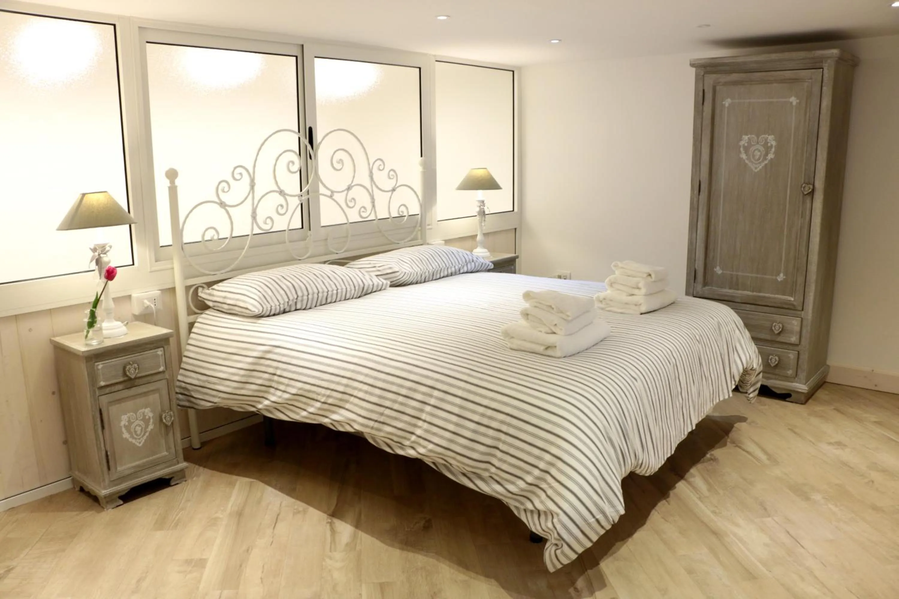 Photo of the whole room, Bed in La Scalinata di Chiaia