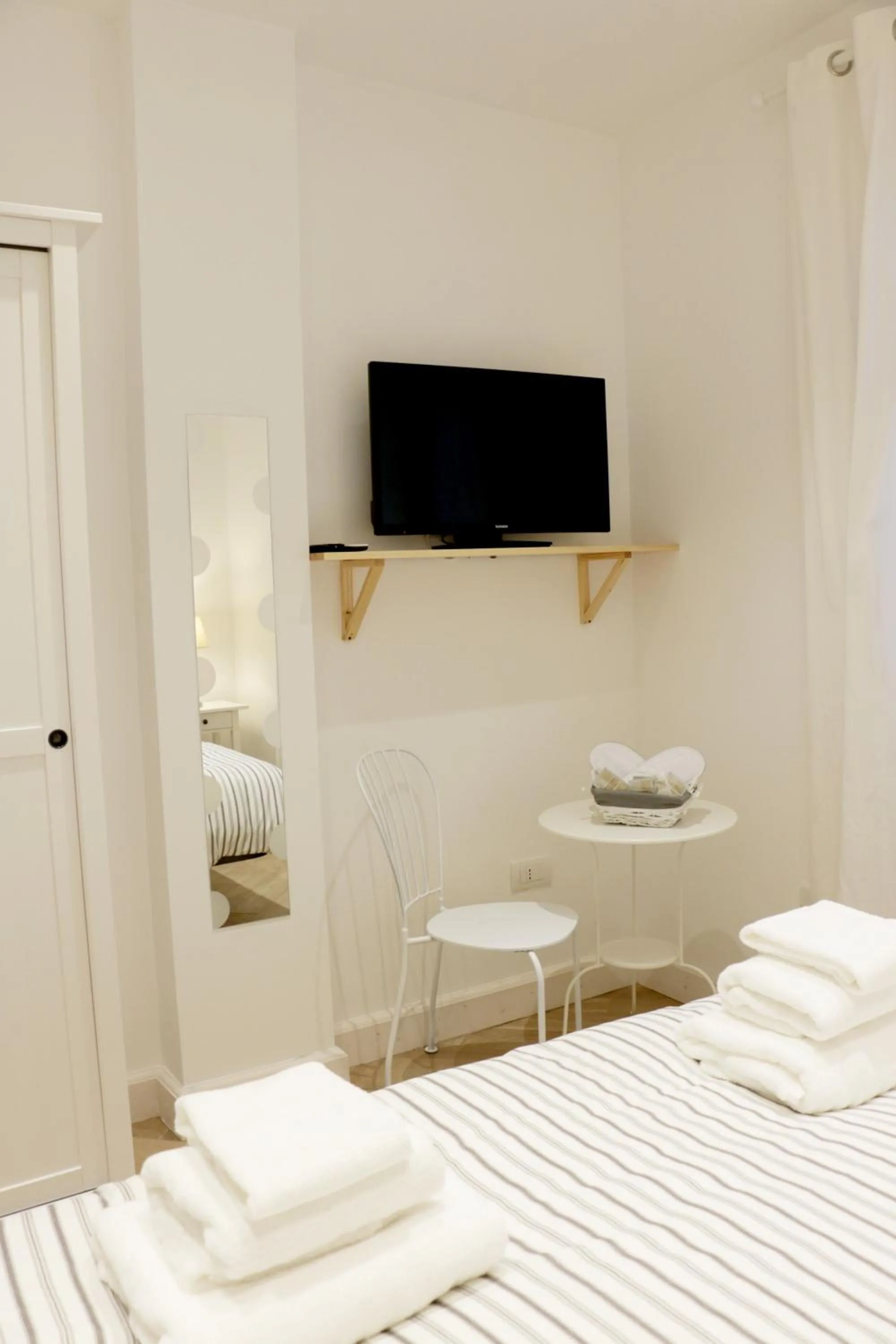 Bedroom, Bed in La Scalinata di Chiaia