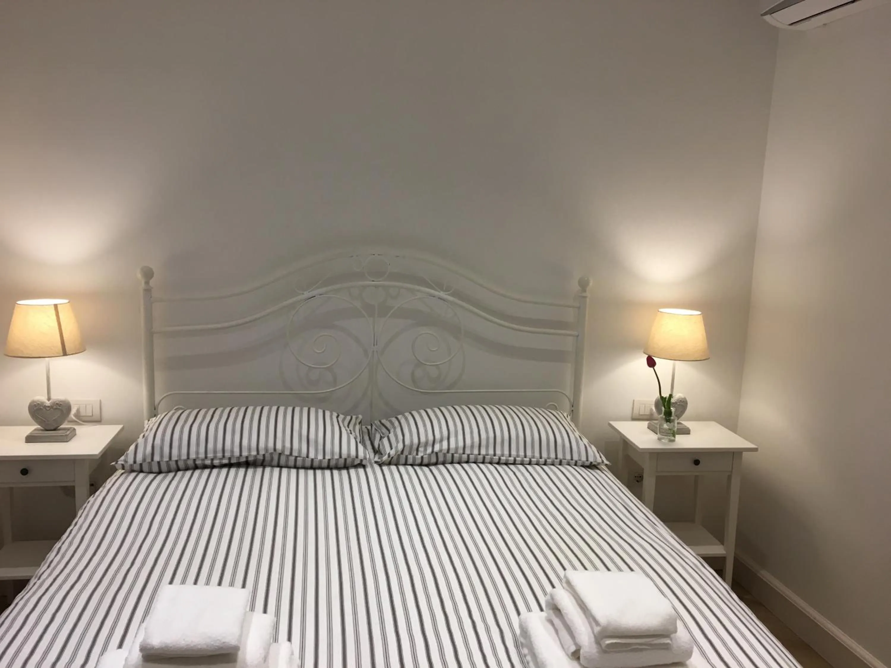 Bedroom, Bed in La Scalinata di Chiaia