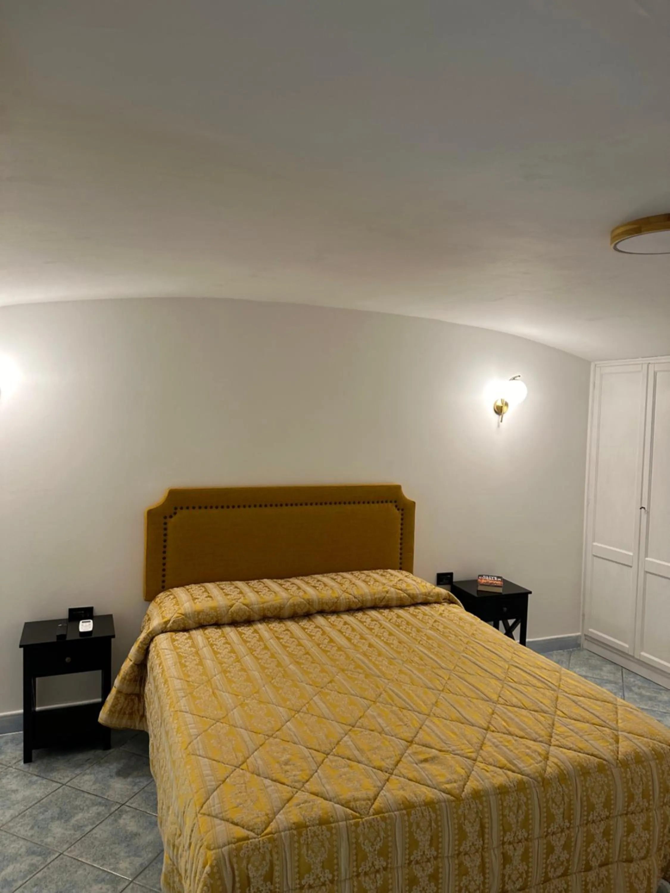 Bedroom, Bed in La Scalinata di Chiaia