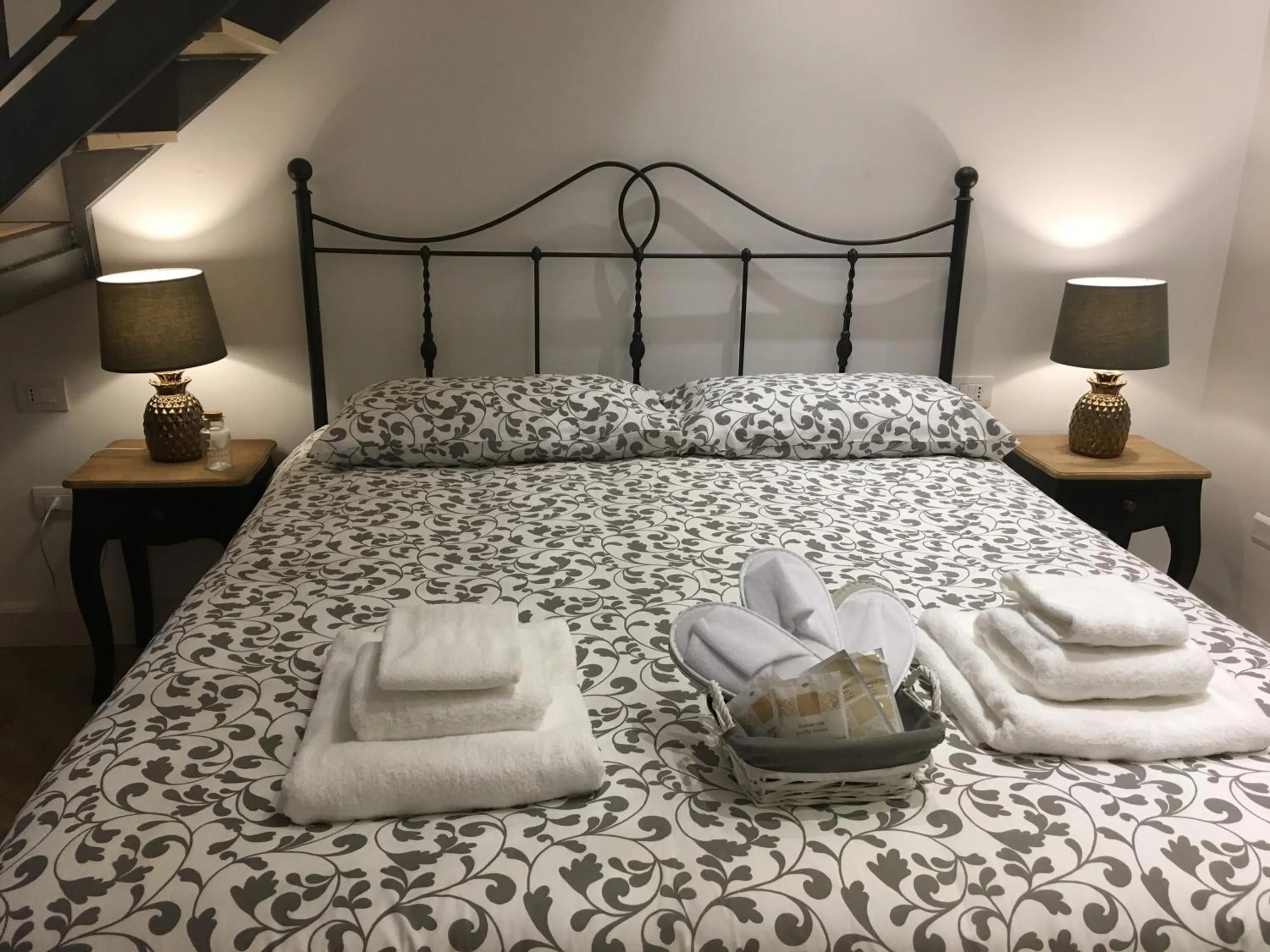 Bedroom, Bed in La Scalinata di Chiaia