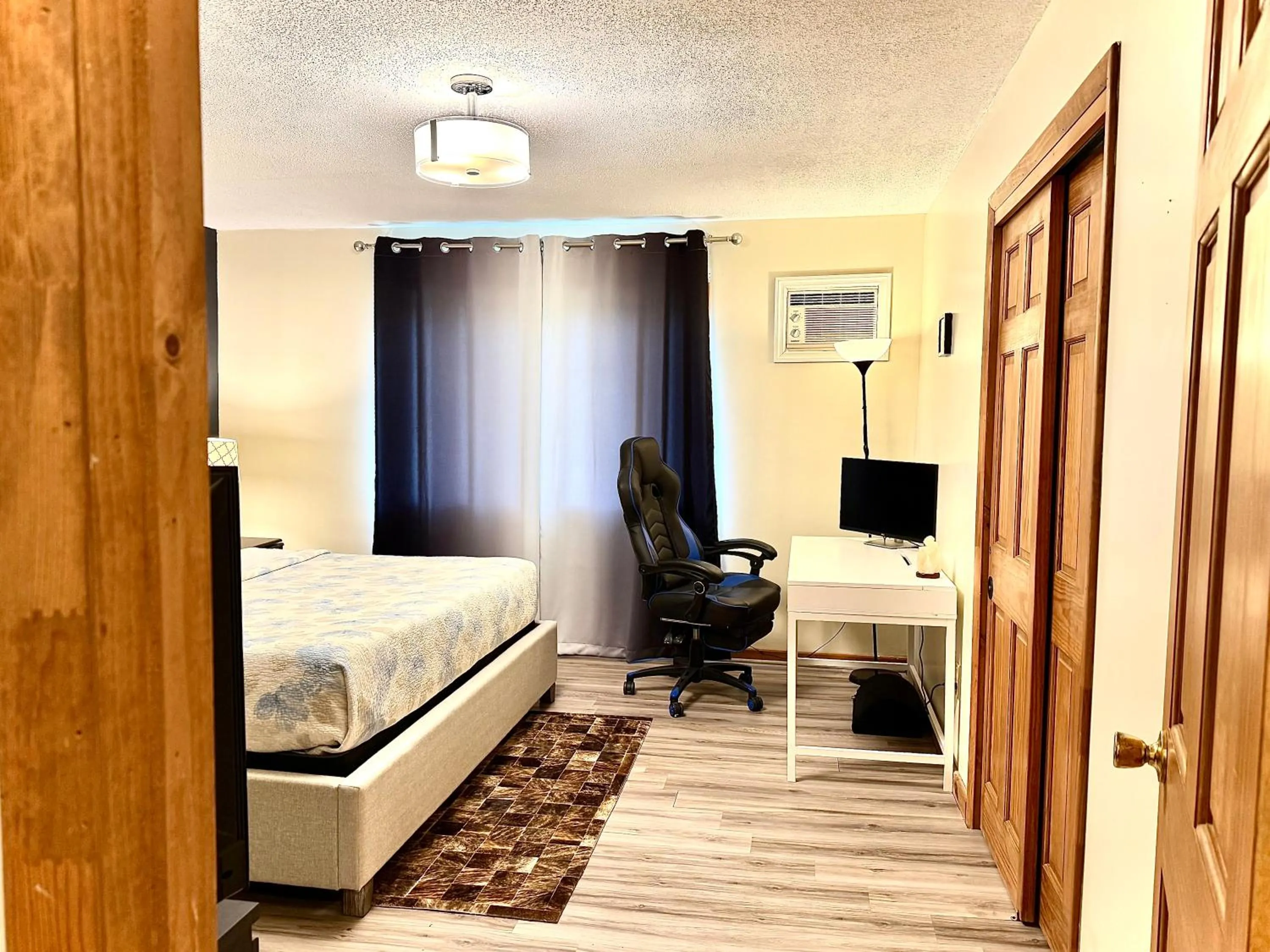 Bedroom, Bed in Skaneateles Inn on 20